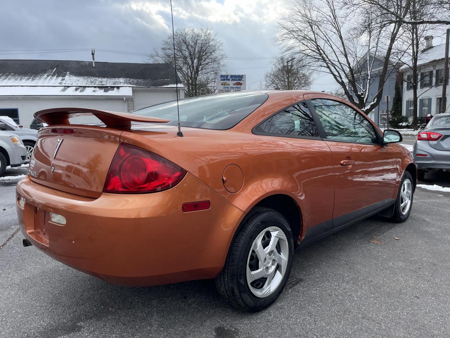 2007 Pontiac G5 Coupe (1G2AL15F377) with an 2.2L L4 DOHC 16V engine, located at 101 N. Main Street, Muncy, PA, 17756, (570) 546-5462, 41.207691, -76.785942 - Photo#3