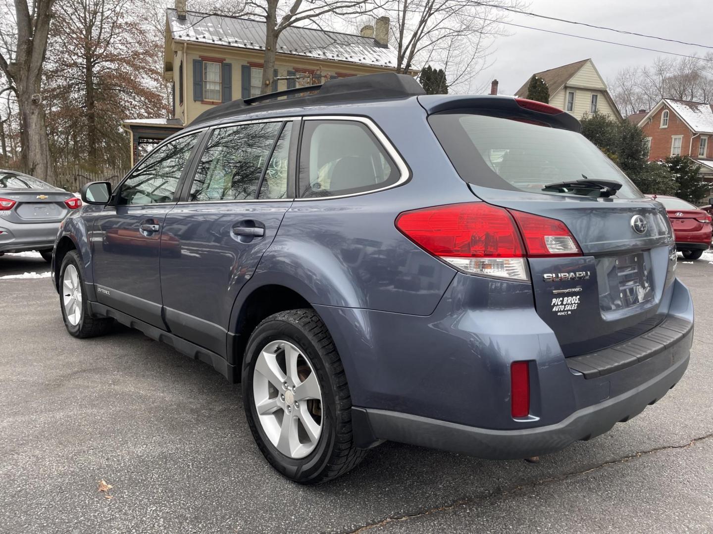 2014 BLUE Subaru Outback 2.5i (4S4BRBAC0E3) with an 2.5L H4 DOHC 16V engine, located at 101 N. Main Street, Muncy, PA, 17756, (570) 546-5462, 41.207691, -76.785942 - Photo#3