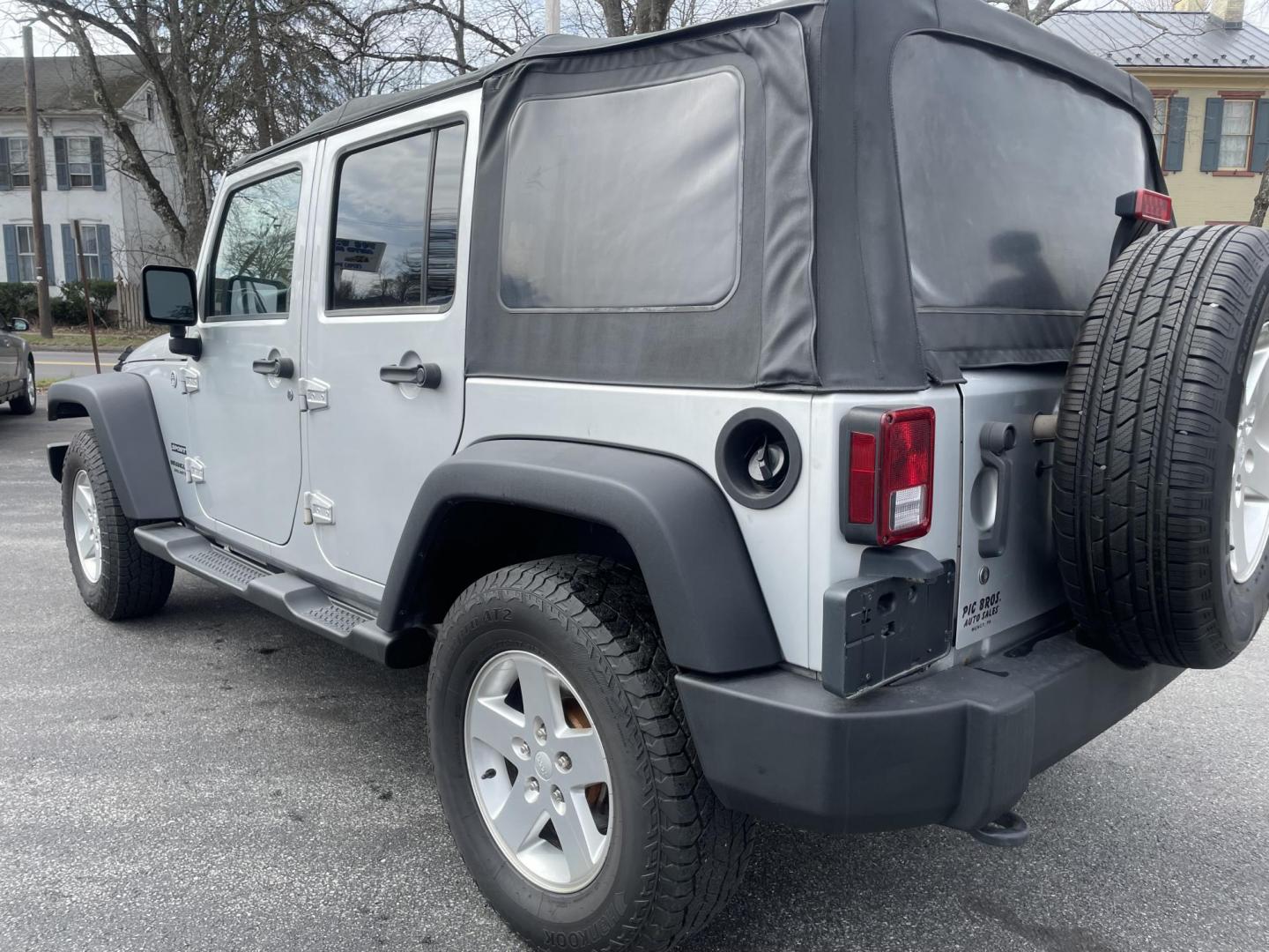2012 Jeep Wrangler Unlimited Sport 4WD (1C4BJWDG1CL) with an 3.6L V6 DOHC 24V FFV engine, 6 speed manual transmission, located at 101 N. Main Street, Muncy, PA, 17756, (570) 546-5462, 41.207691, -76.785942 - Photo#2