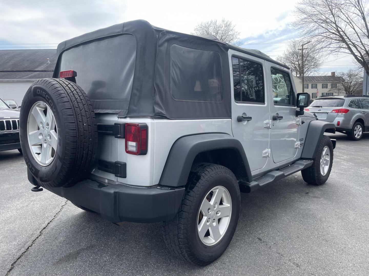2012 Jeep Wrangler Unlimited Sport 4WD (1C4BJWDG1CL) with an 3.6L V6 DOHC 24V FFV engine, 6 speed manual transmission, located at 101 N. Main Street, Muncy, PA, 17756, (570) 546-5462, 41.207691, -76.785942 - Photo#3