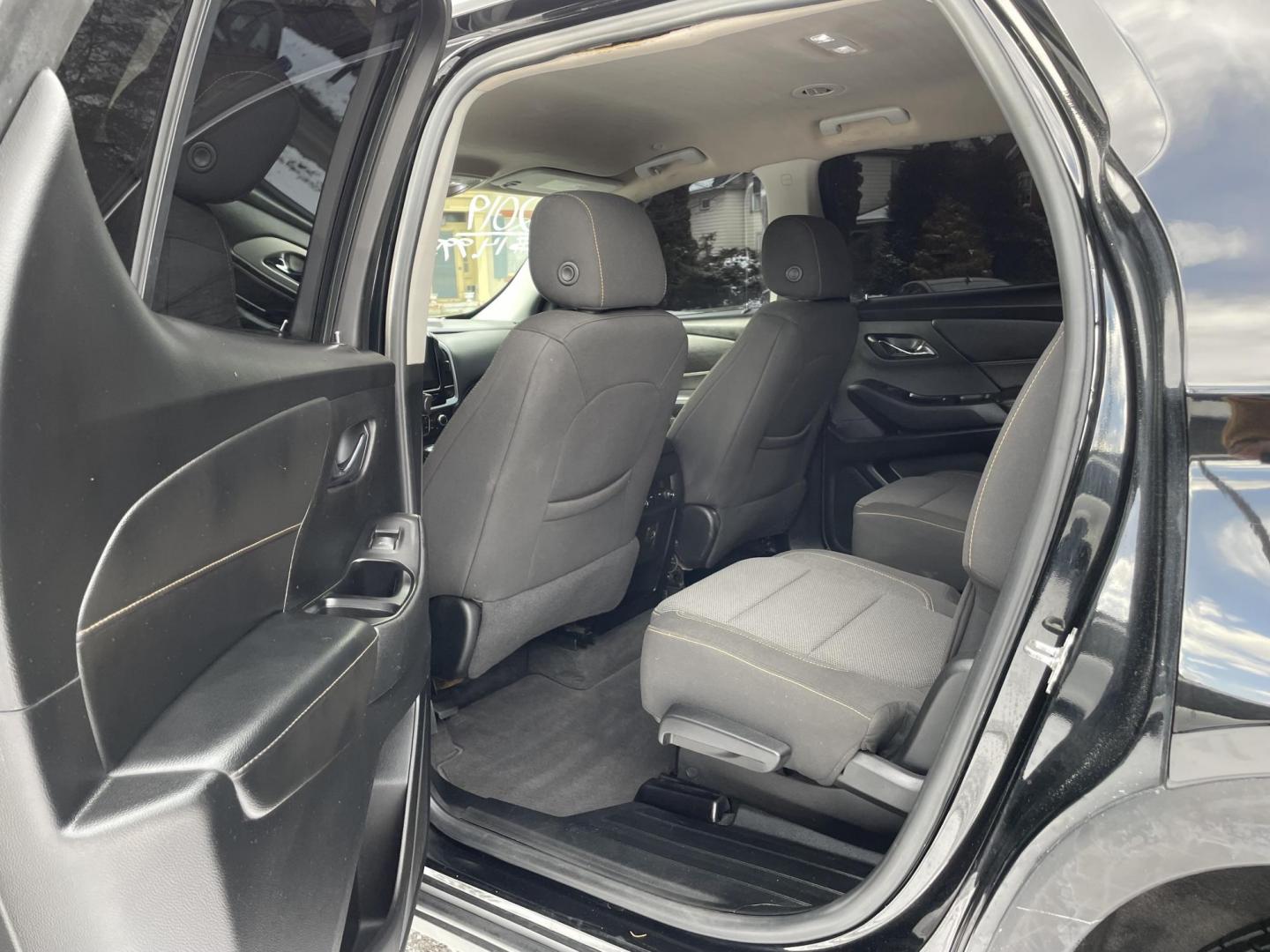 2019 black /black Chevrolet Traverse LT Cloth AWD (1GNEVGKW0KJ) with an 3.6L V6 DOHC 24V engine, 9A transmission, located at 101 N. Main Street, Muncy, PA, 17756, (570) 546-5462, 41.207691, -76.785942 - Photo#7