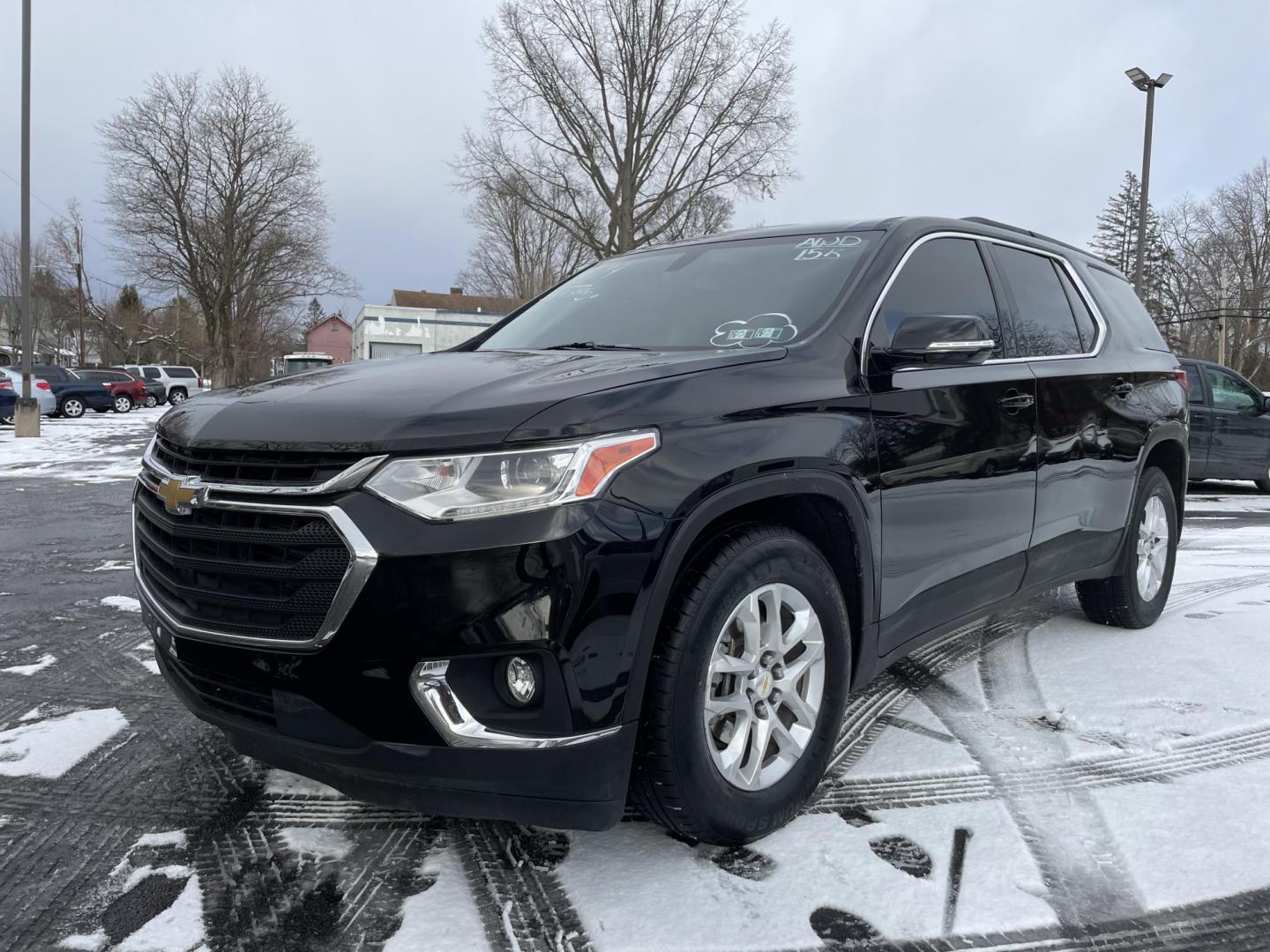 2019 black /black Chevrolet Traverse LT Cloth AWD (1GNEVGKW0KJ) with an 3.6L V6 DOHC 24V engine, 9A transmission, located at 101 N. Main Street, Muncy, PA, 17756, (570) 546-5462, 41.207691, -76.785942 - Photo#0