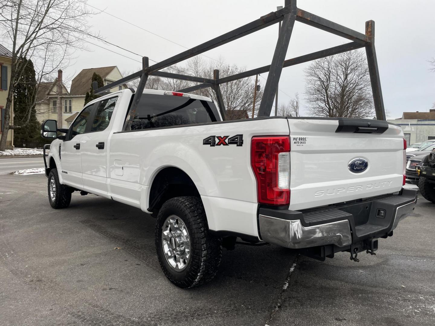 2018 White Ford F-250 SD XL Crew Cab Long Bed 4WD (1FT7W2BT8JE) with an 6.7L V8 OHV 16V DIESEL engine, 6A transmission, located at 101 N. Main Street, Muncy, PA, 17756, (570) 546-5462, 41.207691, -76.785942 - Photo#4
