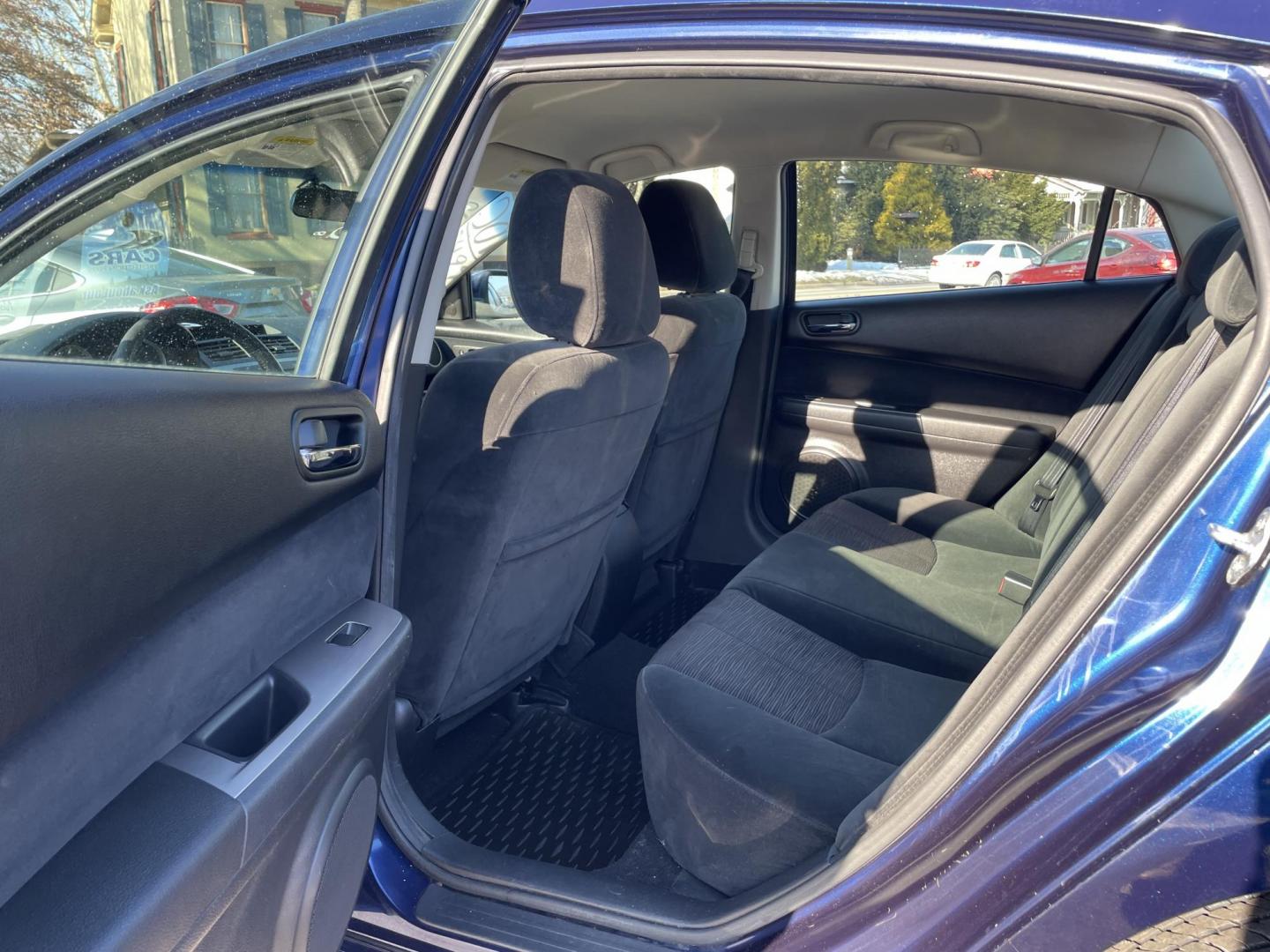 2010 BLUE /black Mazda MAZDA6 I Grand Touring (1YVHZ8CH6A5) with an 2.5L L4 DOHC 16V engine, 5-Speed Automatic transmission, located at 101 N. Main Street, Muncy, PA, 17756, (570) 546-5462, 41.207691, -76.785942 - Photo#5