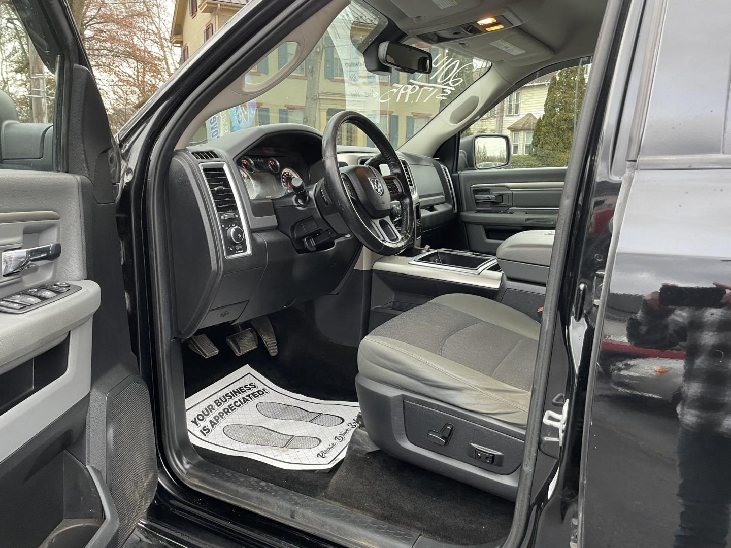 2014 black RAM 2500 Big Horn Crew Cab SWB 4WD (3C6TR5DT5EG) with an 5.7L V8 OHV 16V engine, 6-Speed Automatic transmission, located at 101 N. Main Street, Muncy, PA, 17756, (570) 546-5462, 41.207691, -76.785942 - Photo#8