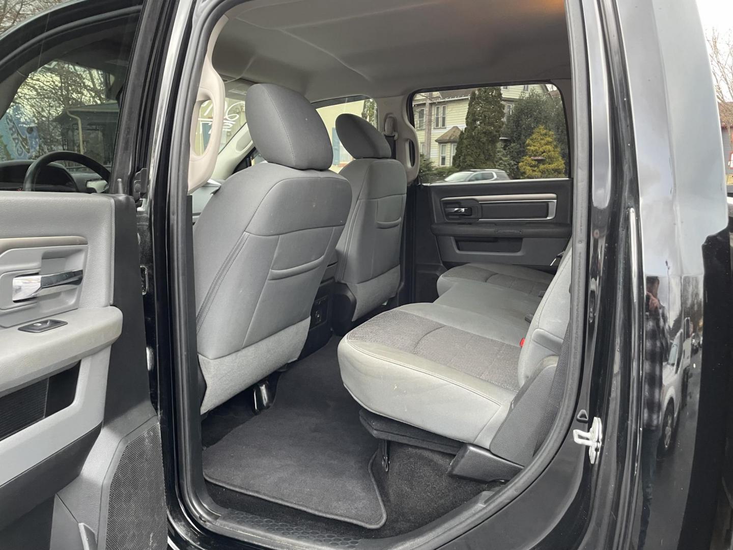 2014 black RAM 2500 Big Horn Crew Cab SWB 4WD (3C6TR5DT5EG) with an 5.7L V8 OHV 16V engine, 6-Speed Automatic transmission, located at 101 N. Main Street, Muncy, PA, 17756, (570) 546-5462, 41.207691, -76.785942 - Photo#9