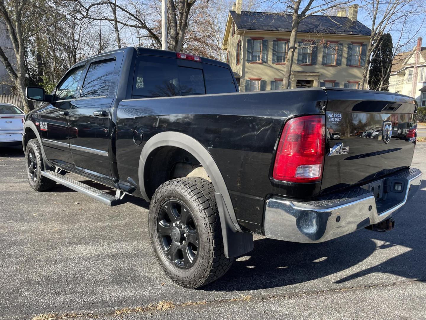 2014 black RAM 2500 Big Horn Crew Cab SWB 4WD (3C6TR5DT5EG) with an 5.7L V8 OHV 16V engine, 6-Speed Automatic transmission, located at 101 N. Main Street, Muncy, PA, 17756, (570) 546-5462, 41.207691, -76.785942 - Photo#2