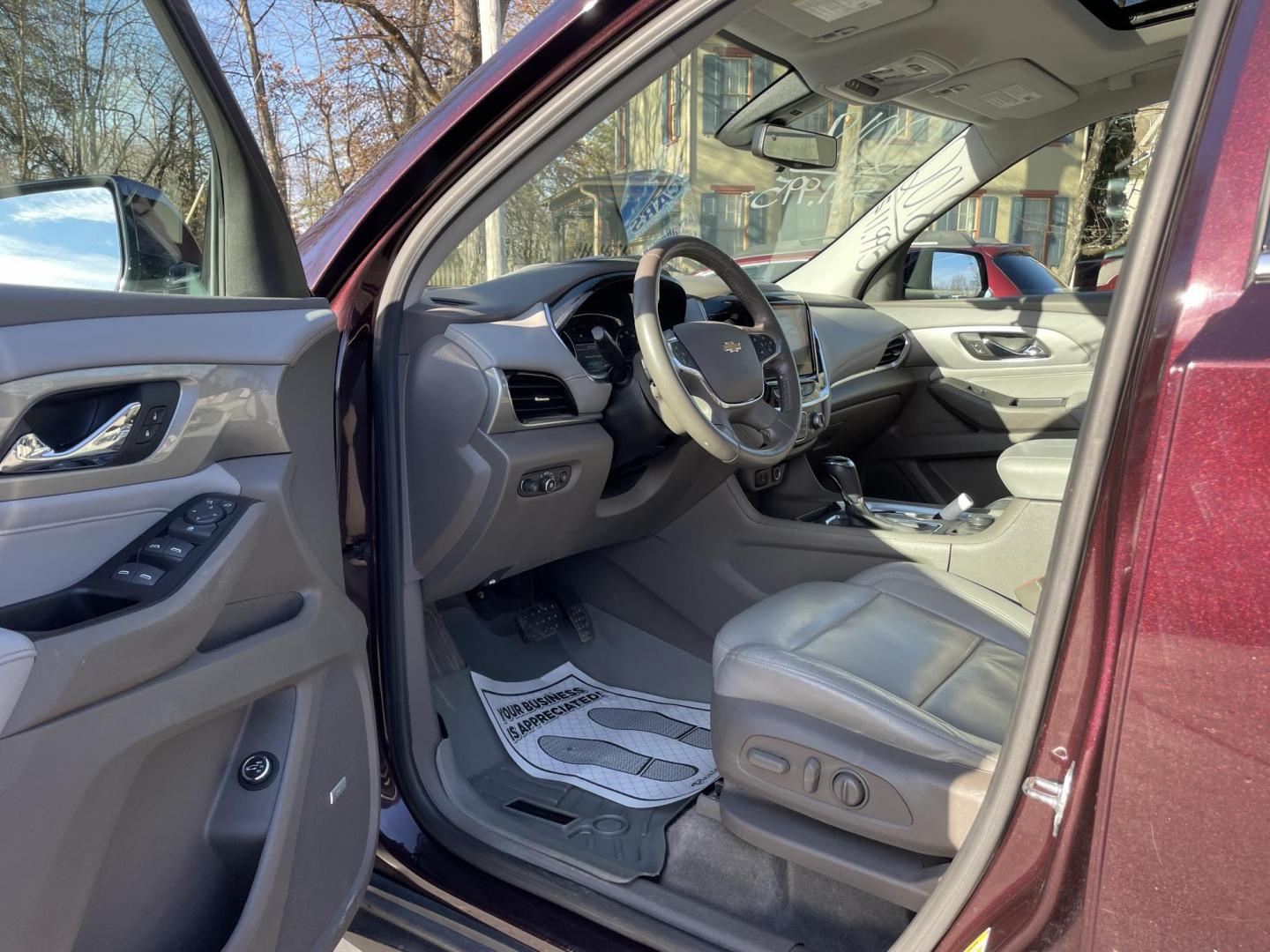 2018 Chevrolet Traverse LT Feather AWD (1GNEVHKW2JJ) with an 3.6L V6 DOHC 24V engine, 9A transmission, located at 101 N. Main Street, Muncy, PA, 17756, (570) 546-5462, 41.207691, -76.785942 - Photo#6