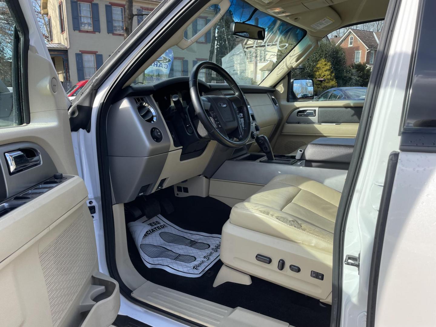 2017 White Ford Expedition EL XLT 4WD (1FMJK1JT8HE) with an 3.5L V6 DOHC 24V FFV engine, 6A transmission, located at 101 N. Main Street, Muncy, PA, 17756, (570) 546-5462, 41.207691, -76.785942 - Photo#5