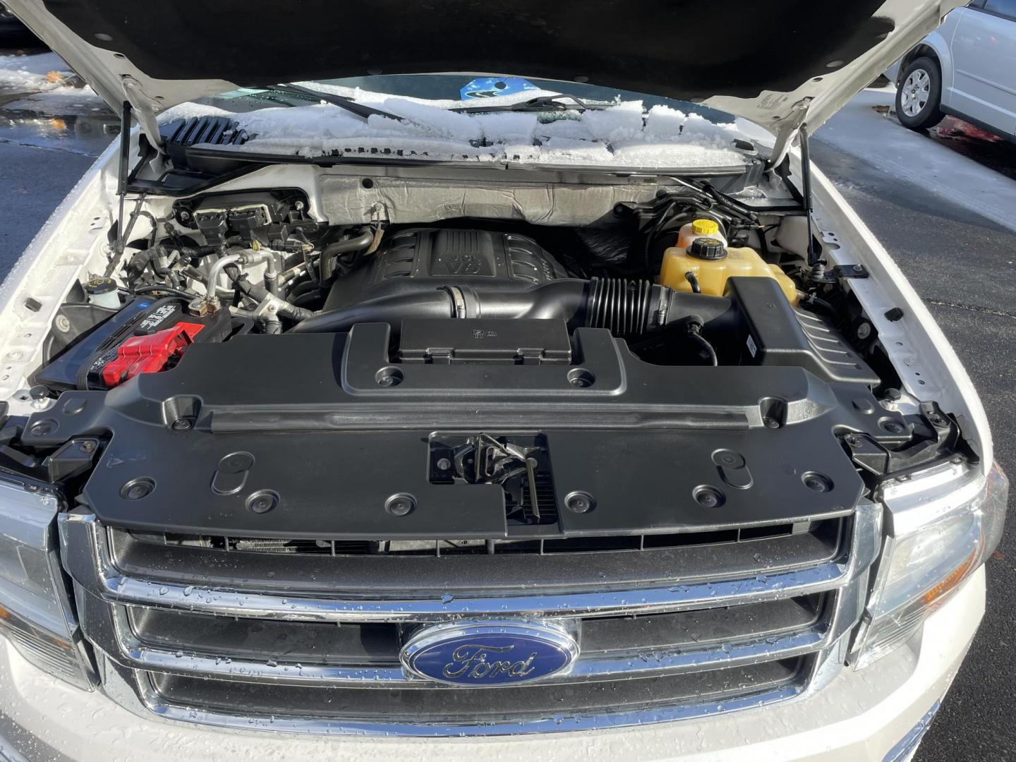 2017 White Ford Expedition EL XLT 4WD (1FMJK1JT8HE) with an 3.5L V6 DOHC 24V FFV engine, 6A transmission, located at 101 N. Main Street, Muncy, PA, 17756, (570) 546-5462, 41.207691, -76.785942 - Photo#10