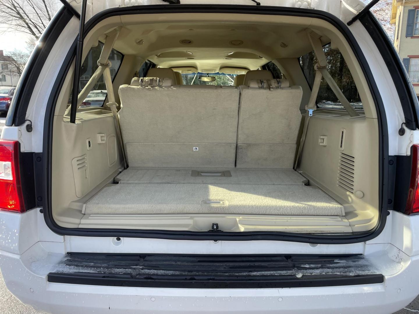 2017 White Ford Expedition EL XLT 4WD (1FMJK1JT8HE) with an 3.5L V6 DOHC 24V FFV engine, 6A transmission, located at 101 N. Main Street, Muncy, PA, 17756, (570) 546-5462, 41.207691, -76.785942 - Photo#9