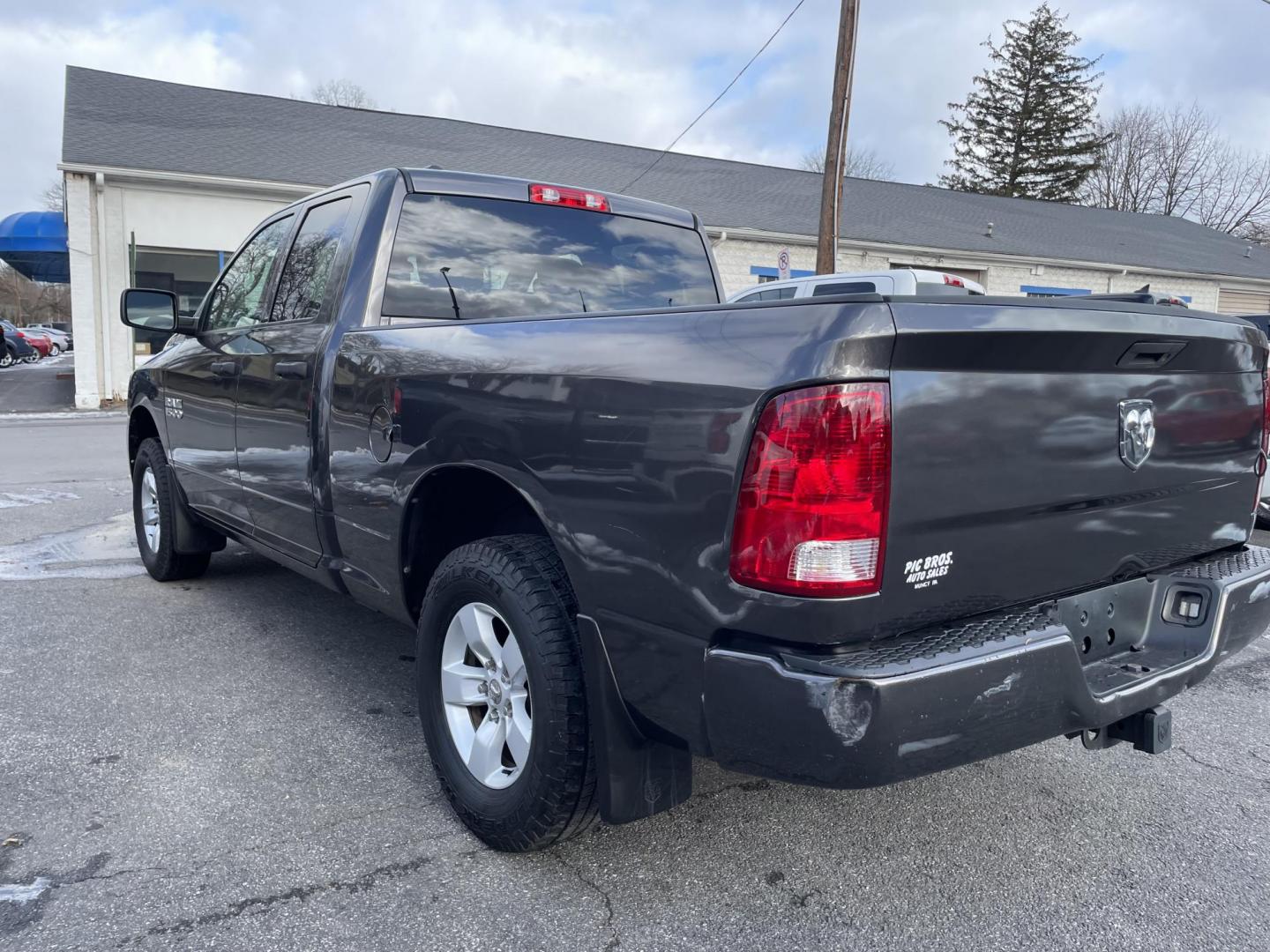 2017 RAM 1500 Tradesman Quad Cab 4WD (1C6RR7FG5HS) with an 3.6L V6 DOHC 24V FFV engine, 8A transmission, located at 101 N. Main Street, Muncy, PA, 17756, (570) 546-5462, 41.207691, -76.785942 - Photo#3