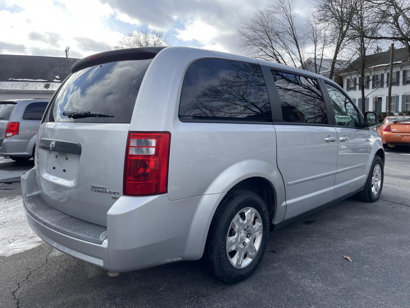 2010 Dodge Grand Caravan SE (2D4RN4DEXAR) with an 3.3L V6 OHV 12V engine, 4-Speed Automatic transmission, located at 101 N. Main Street, Muncy, PA, 17756, (570) 546-5462, 41.207691, -76.785942 - Photo#3