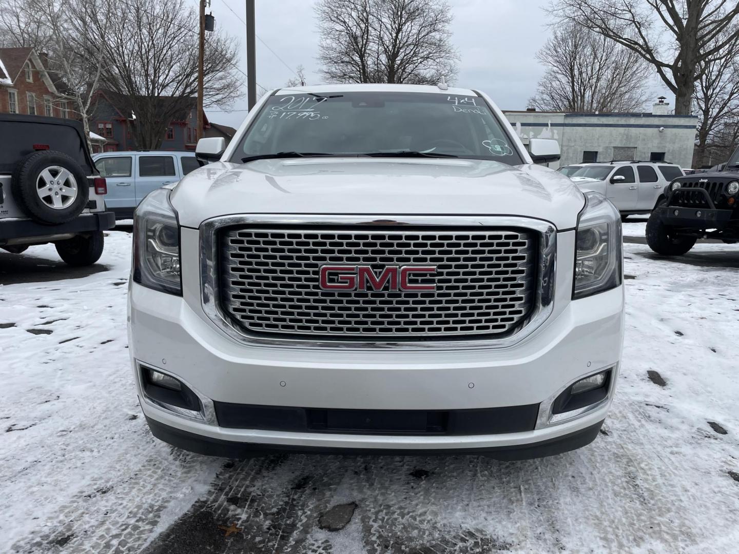 2017 White /black GMC Yukon XL Denali 4WD (1GKS2HKJ0HR) with an 6.2L V8 OHV 16V engine, 6A transmission, located at 101 N. Main Street, Muncy, PA, 17756, (570) 546-5462, 41.207691, -76.785942 - Photo#7