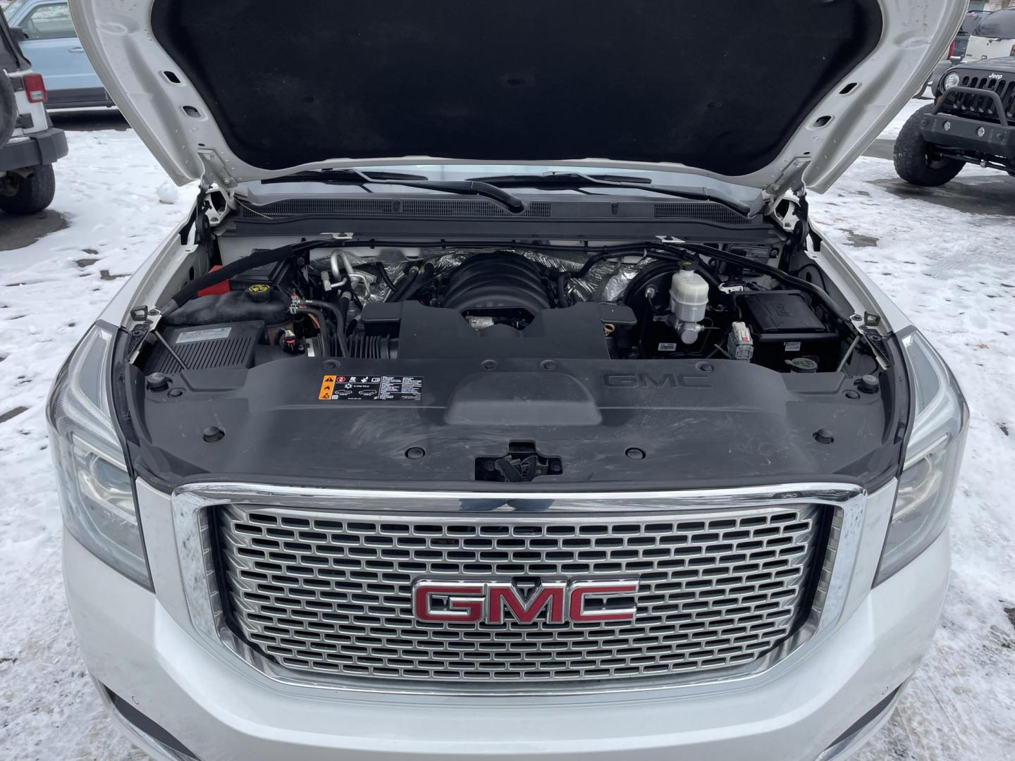 2017 White /black GMC Yukon XL Denali 4WD (1GKS2HKJ0HR) with an 6.2L V8 OHV 16V engine, 6A transmission, located at 101 N. Main Street, Muncy, PA, 17756, (570) 546-5462, 41.207691, -76.785942 - Photo#13