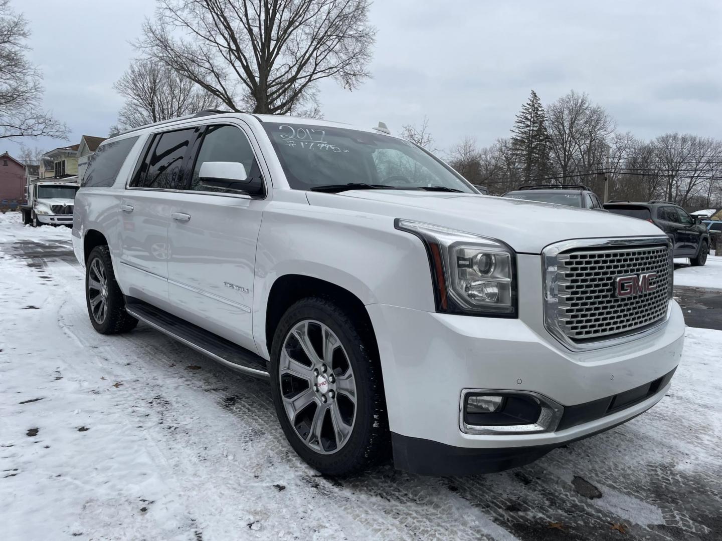 2017 White /black GMC Yukon XL Denali 4WD (1GKS2HKJ0HR) with an 6.2L V8 OHV 16V engine, 6A transmission, located at 101 N. Main Street, Muncy, PA, 17756, (570) 546-5462, 41.207691, -76.785942 - Photo#1