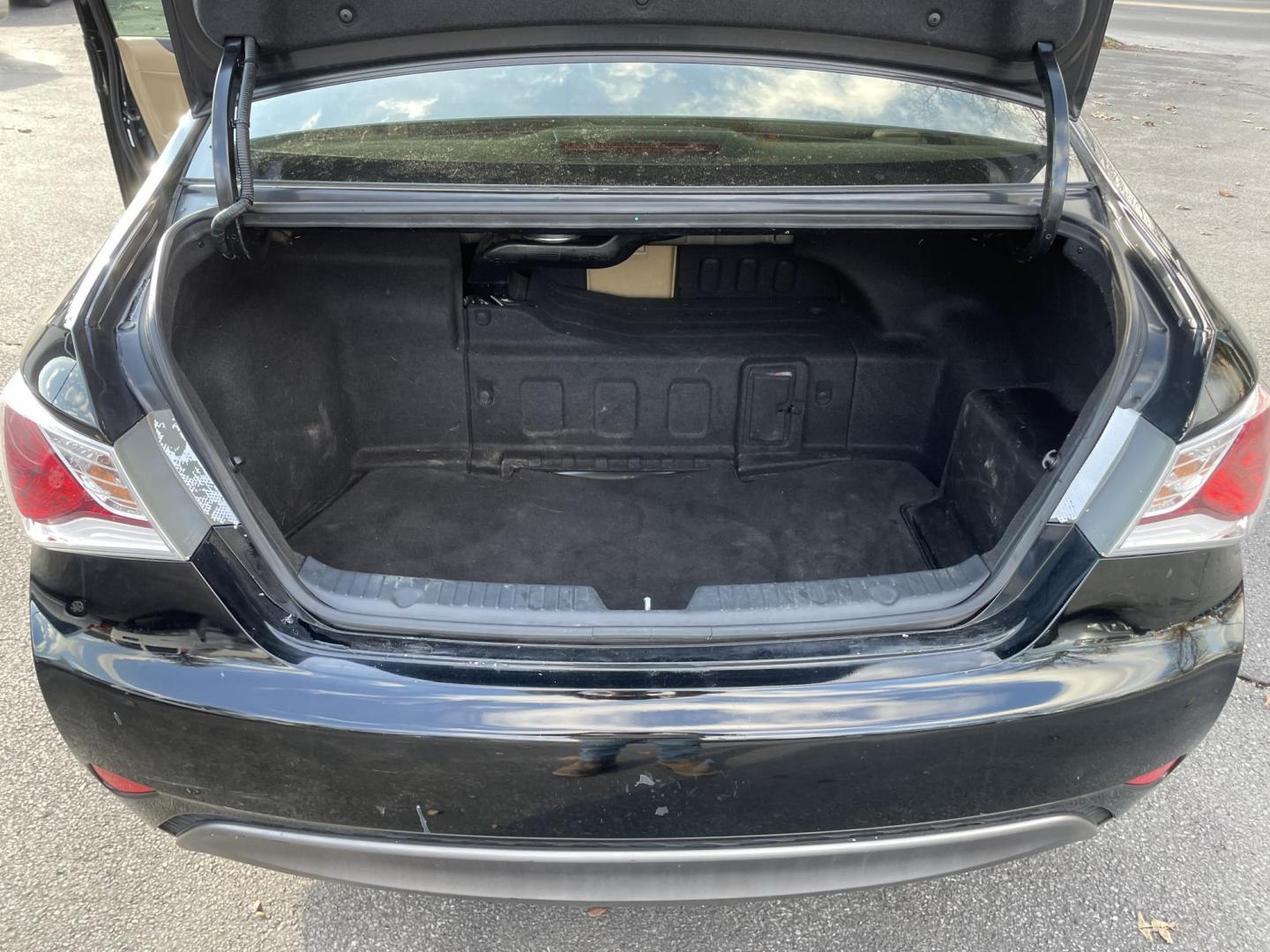 2015 black Hyundai Sonata Hybrid Sedan (KMHEC4A43FA) with an 2.4L L4 DOHC 16V HYBRID engine, 6-Speed Automatic transmission, located at 101 N. Main Street, Muncy, PA, 17756, (570) 546-5462, 41.207691, -76.785942 - Photo#7