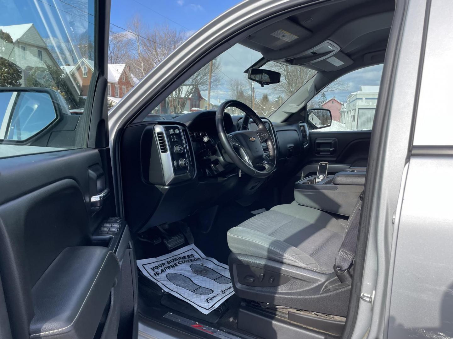 2015 Chevrolet Silverado 1500 LT Crew Cab 4WD (3GCUKREC5FG) with an 5.3L V8 OHV 16V engine, 6-Speed Automatic transmission, located at 101 N. Main Street, Muncy, PA, 17756, (570) 546-5462, 41.207691, -76.785942 - Photo#5