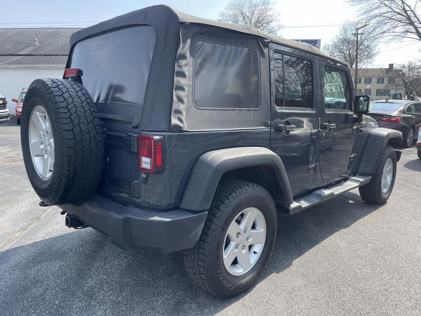 2016 Jeep Wrangler Unlimited Sport 4WD (1C4BJWDG6GL) with an 3.6L V6 DOHC 24V FFV engine, located at 101 N. Main Street, Muncy, PA, 17756, (570) 546-5462, 41.207691, -76.785942 - Photo#3