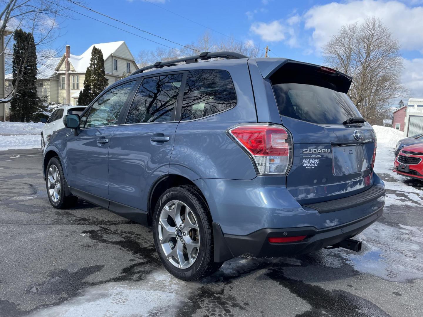 2018 Subaru Forester 2.5i Touring (JF2SJAWC1JH) with an 2.5L H4 SOHC 16V engine, CVT transmission, located at 101 N. Main Street, Muncy, PA, 17756, (570) 546-5462, 41.207691, -76.785942 - Photo#2