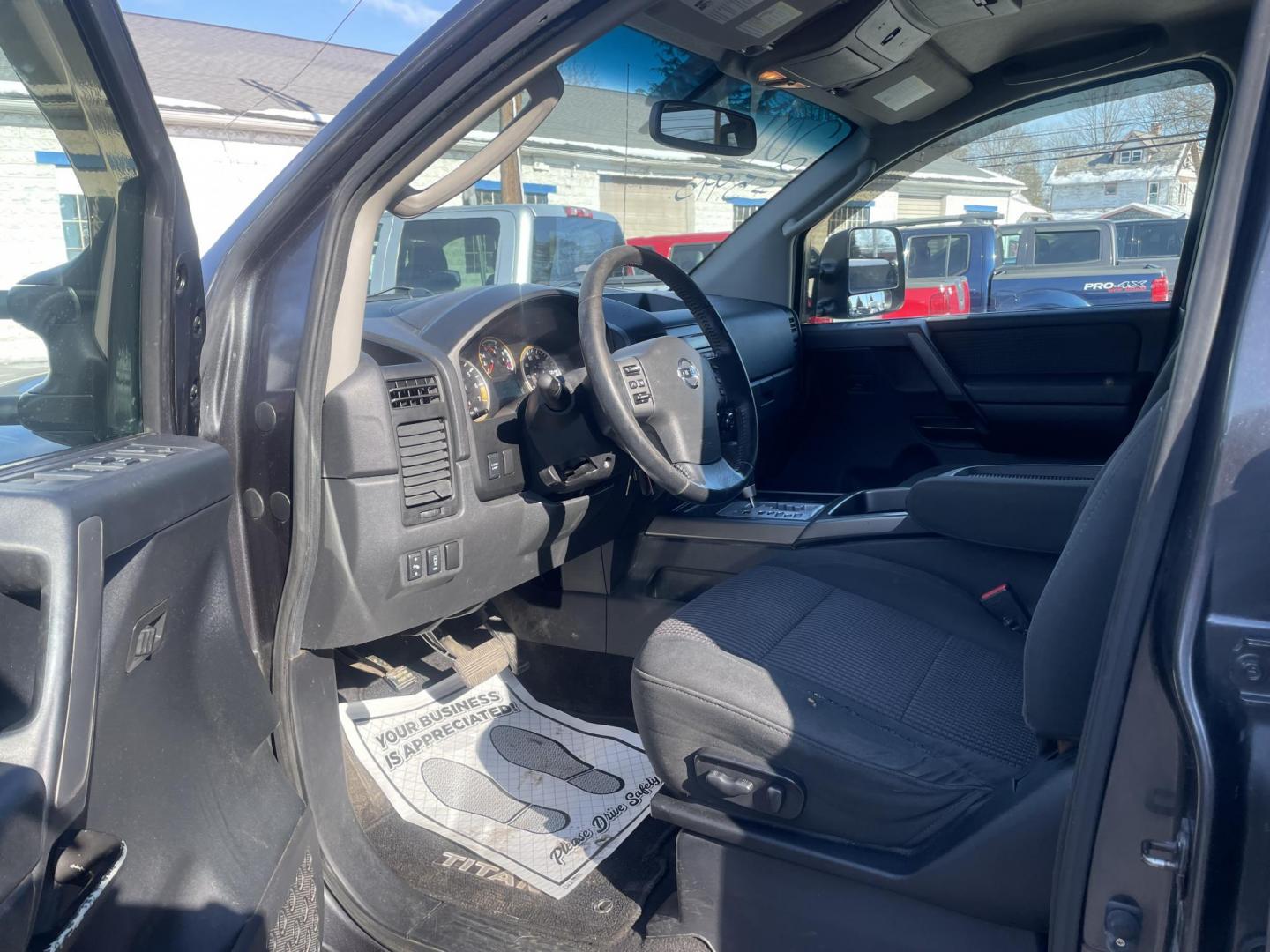 2011 Nissan Titan PRO-4X Crew Cab 4WD SWB (1N6AA0EC2BN) with an 5.6L V8 DOHC 32V engine, 5-Speed Automatic transmission, located at 101 N. Main Street, Muncy, PA, 17756, (570) 546-5462, 41.207691, -76.785942 - Photo#4