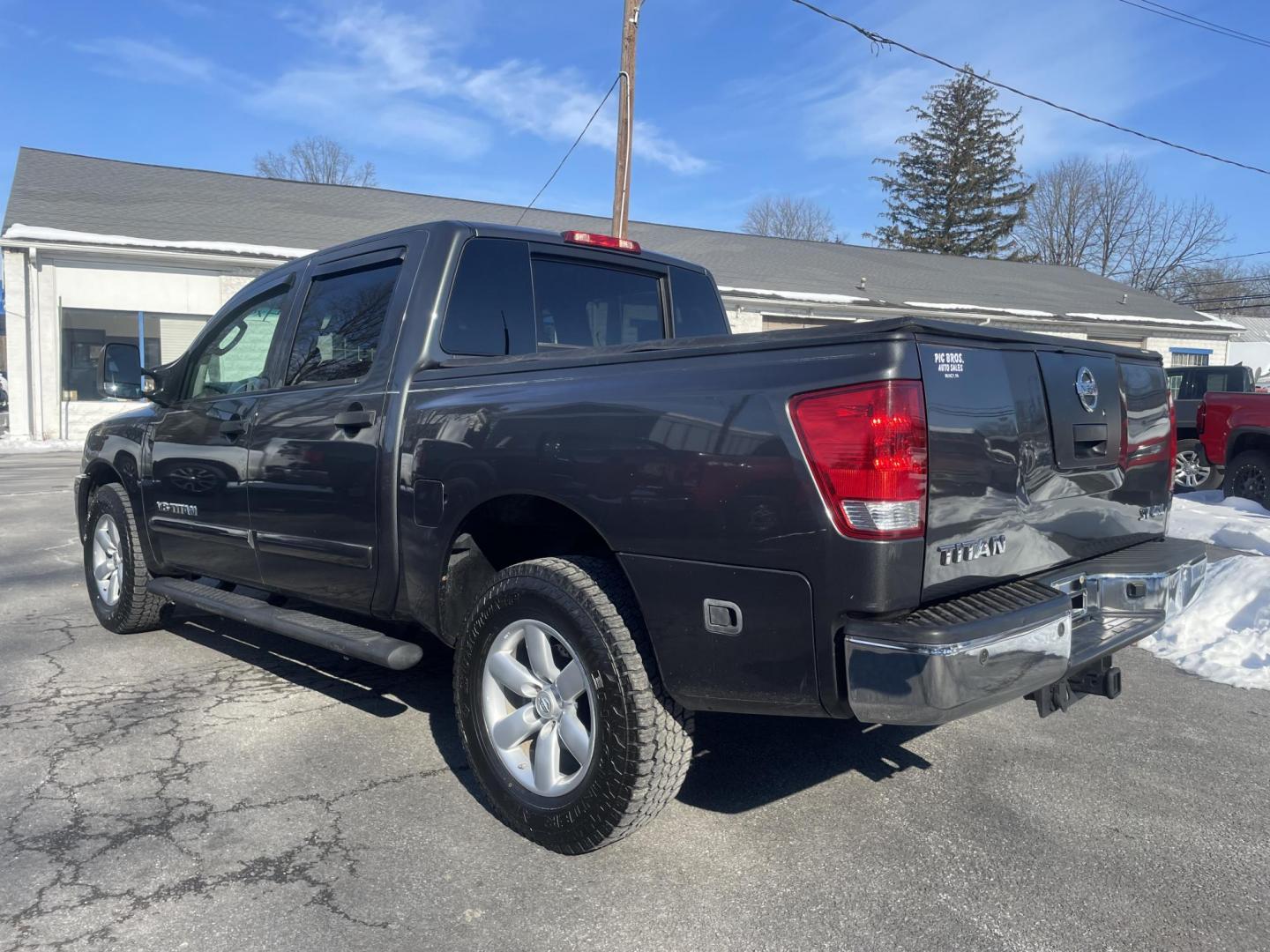 2011 Nissan Titan PRO-4X Crew Cab 4WD SWB (1N6AA0EC2BN) with an 5.6L V8 DOHC 32V engine, 5-Speed Automatic transmission, located at 101 N. Main Street, Muncy, PA, 17756, (570) 546-5462, 41.207691, -76.785942 - Photo#3