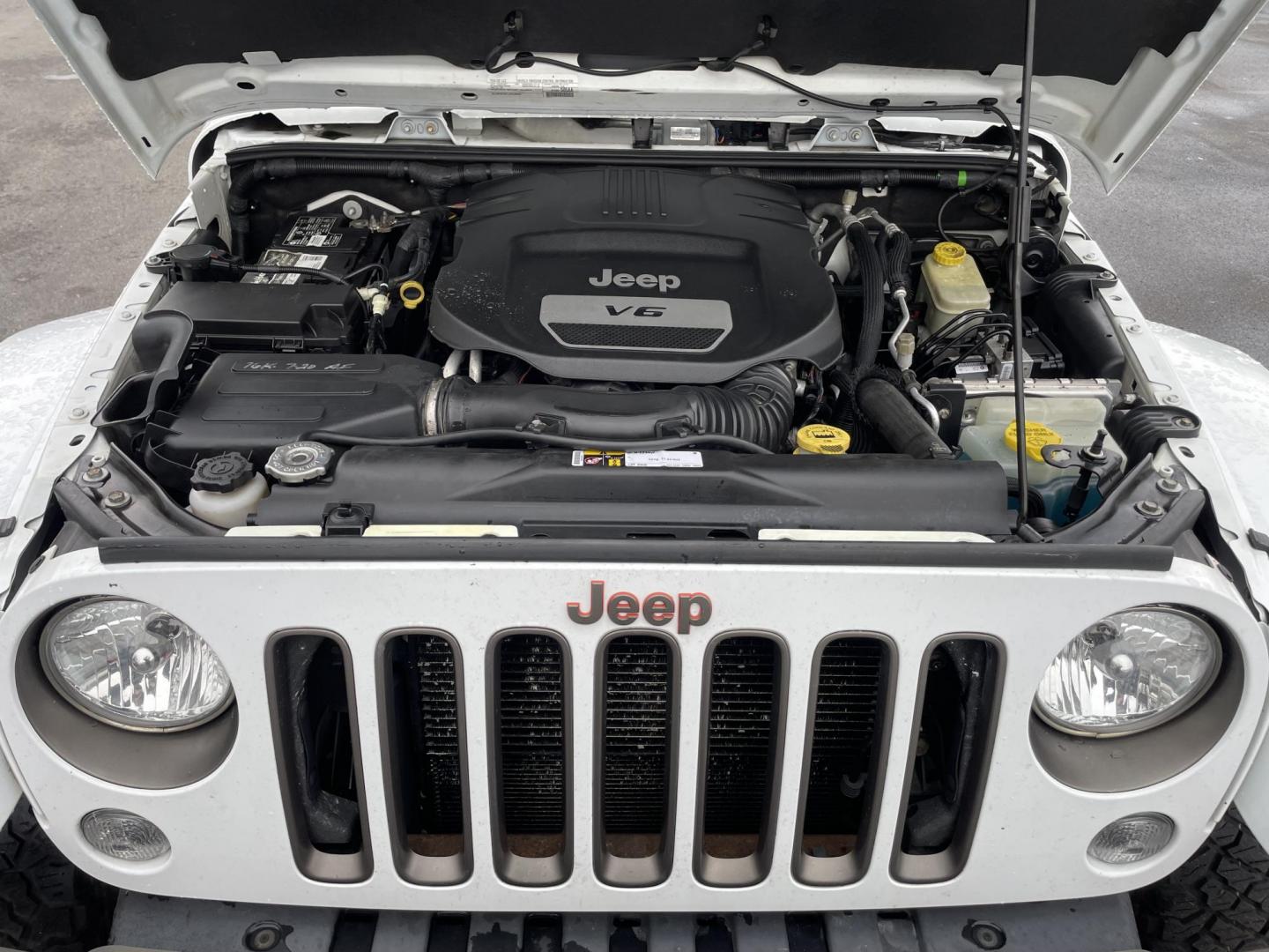 2016 White /black Jeep Wrangler Unlimited Sahara 4WD (1C4BJWEG2GL) with an 3.6L V6 DOHC 24V FFV engine, located at 101 N. Main Street, Muncy, PA, 17756, (570) 546-5462, 41.207691, -76.785942 - Photo#9