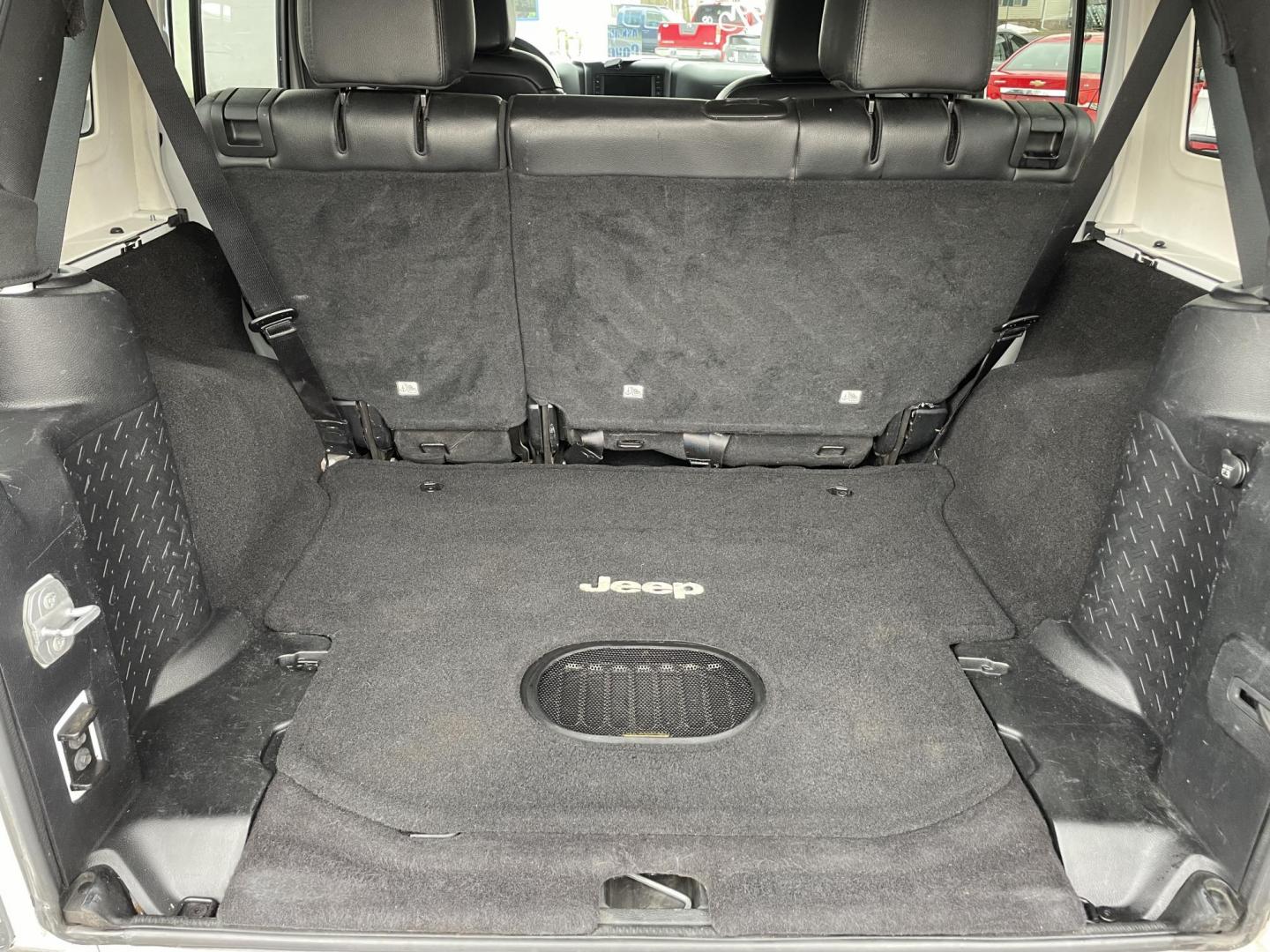 2016 White /black Jeep Wrangler Unlimited Sahara 4WD (1C4BJWEG2GL) with an 3.6L V6 DOHC 24V FFV engine, located at 101 N. Main Street, Muncy, PA, 17756, (570) 546-5462, 41.207691, -76.785942 - Photo#8