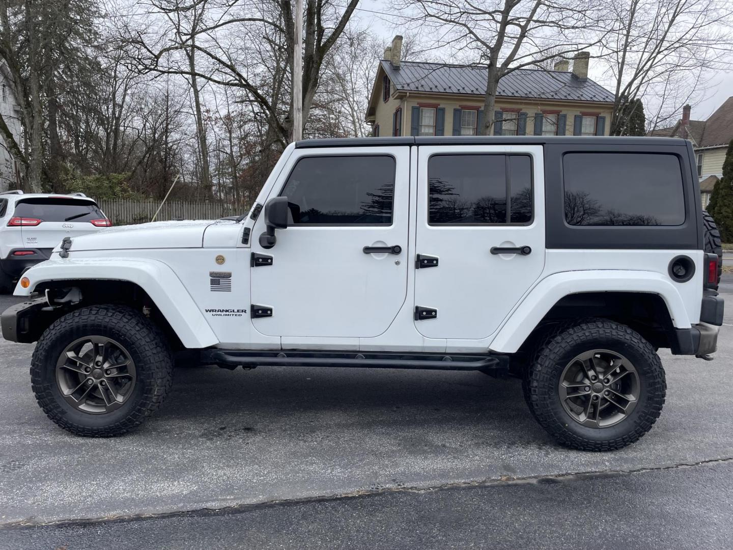 2016 White /black Jeep Wrangler Unlimited Sahara 4WD (1C4BJWEG2GL) with an 3.6L V6 DOHC 24V FFV engine, located at 101 N. Main Street, Muncy, PA, 17756, (570) 546-5462, 41.207691, -76.785942 - Photo#4