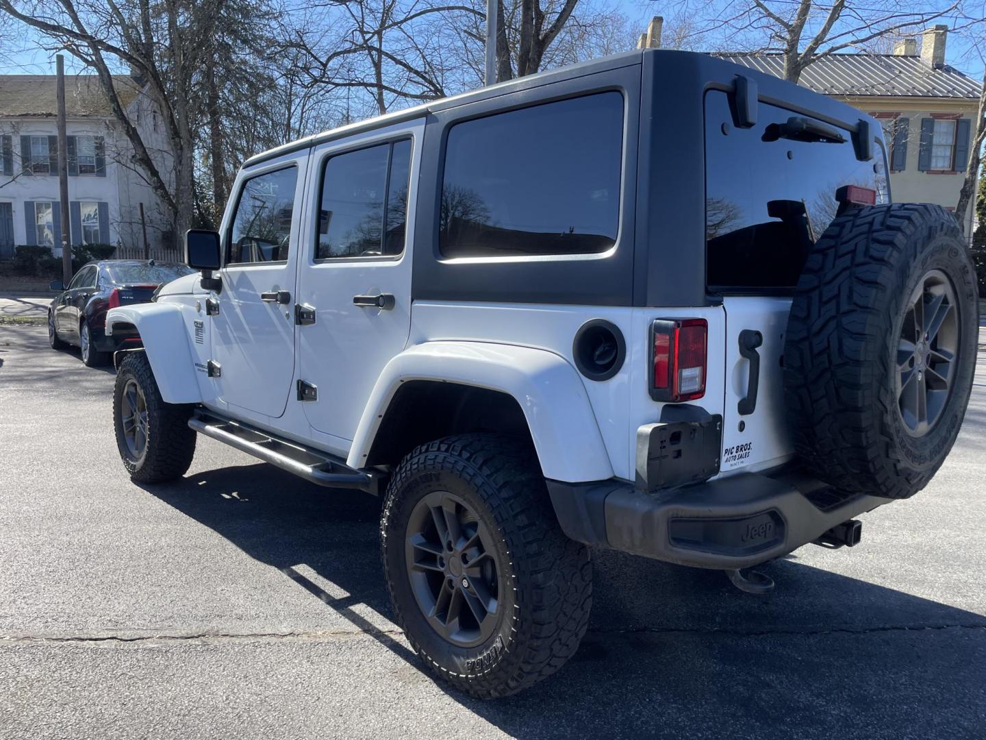 2016 White /black Jeep Wrangler Unlimited Sahara 4WD (1C4BJWEG2GL) with an 3.6L V6 DOHC 24V FFV engine, located at 101 N. Main Street, Muncy, PA, 17756, (570) 546-5462, 41.207691, -76.785942 - Photo#2