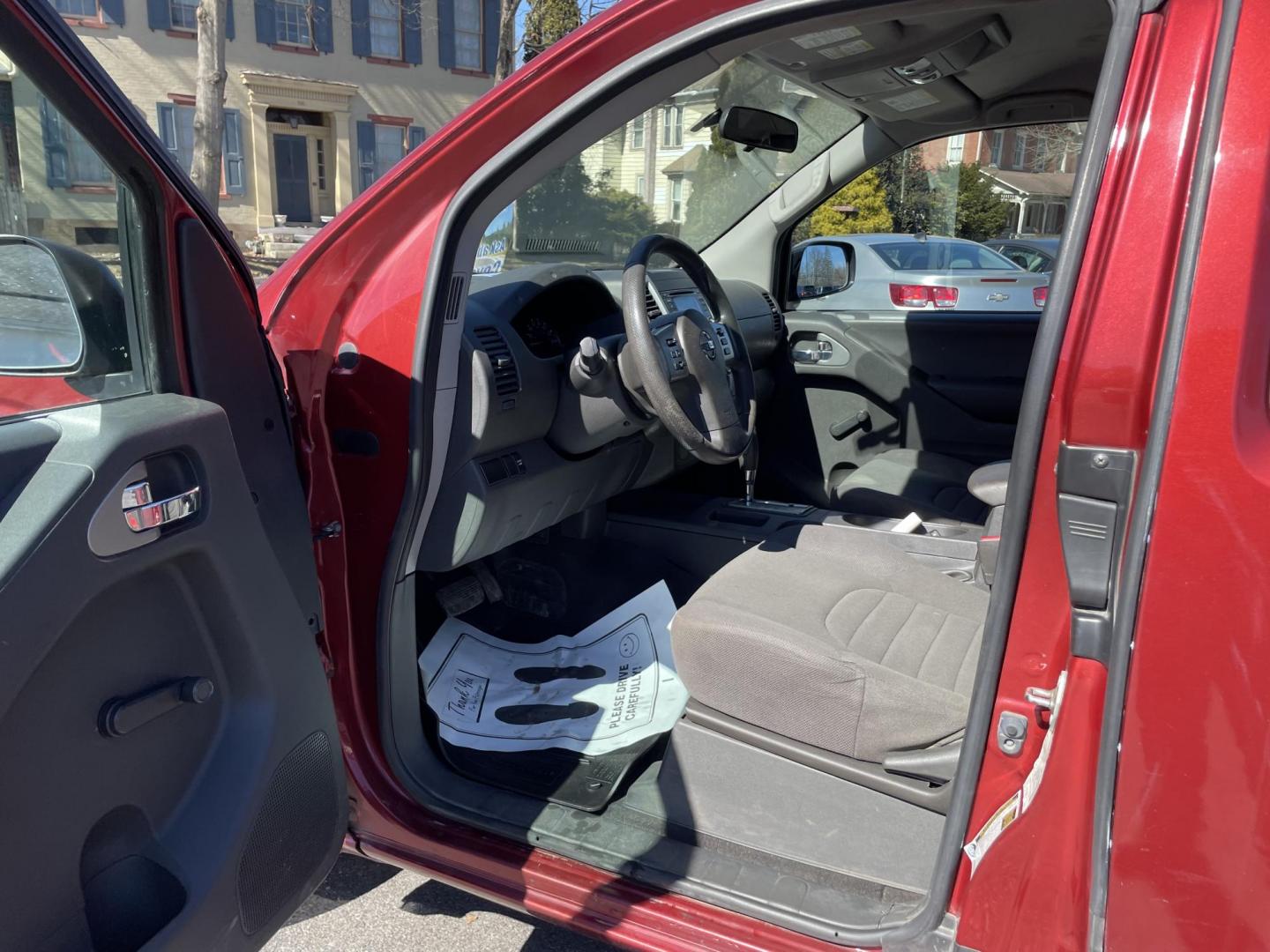 2018 burgandy Nissan Frontier SV King Cab I4 5MT 2WD (1N6BD0CT3JN) with an 2.5L L4 DOHC 16V engine, 5-Speed Automatic transmission, located at 101 N. Main Street, Muncy, PA, 17756, (570) 546-5462, 41.207691, -76.785942 - Photo#4