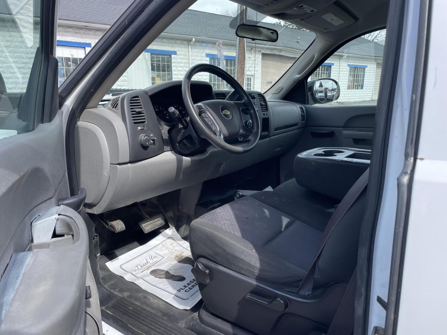 2013 White Chevrolet Silverado 1500 Work Truck Ext. Cab 4WD (1GCRKPE70DZ) with an 5.3L V8 OHV 16V FFV engine, located at 101 N. Main Street, Muncy, PA, 17756, (570) 546-5462, 41.207691, -76.785942 - Photo#4