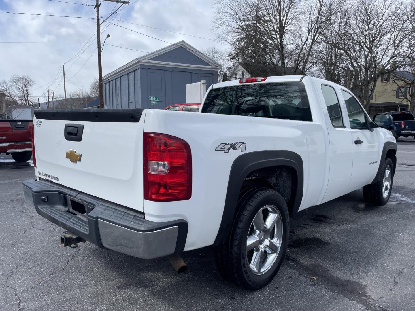 2013 White Chevrolet Silverado 1500 Work Truck Ext. Cab 4WD (1GCRKPE70DZ) with an 5.3L V8 OHV 16V FFV engine, located at 101 N. Main Street, Muncy, PA, 17756, (570) 546-5462, 41.207691, -76.785942 - Photo#3