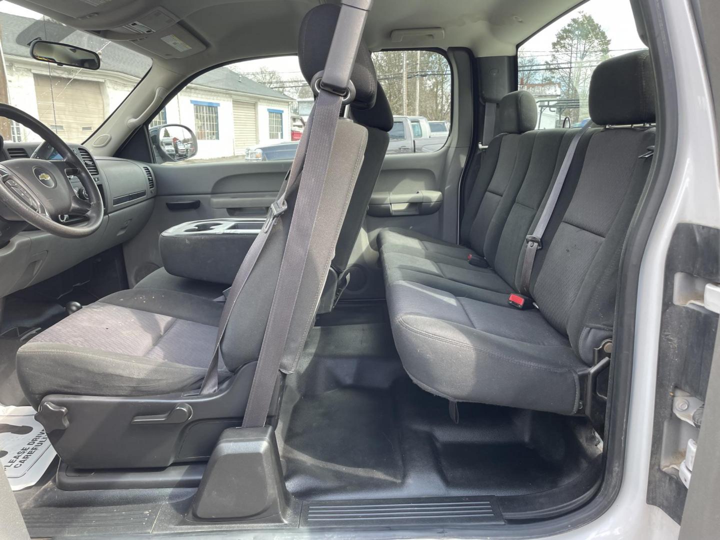 2013 White Chevrolet Silverado 1500 Work Truck Ext. Cab 4WD (1GCRKPE70DZ) with an 5.3L V8 OHV 16V FFV engine, located at 101 N. Main Street, Muncy, PA, 17756, (570) 546-5462, 41.207691, -76.785942 - Photo#5