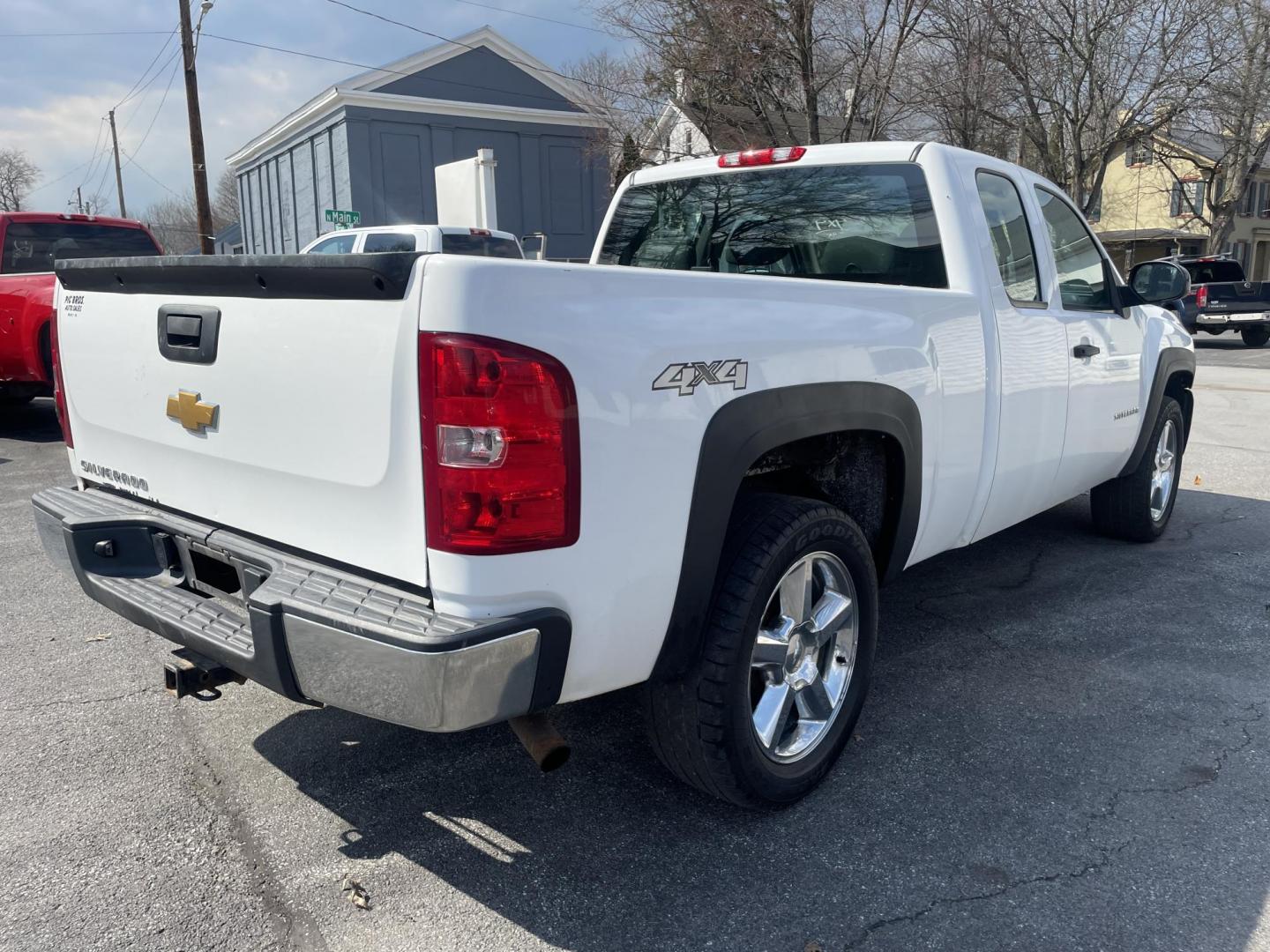2013 White Chevrolet Silverado 1500 Work Truck Ext. Cab 4WD (1GCRKPE70DZ) with an 5.3L V8 OHV 16V FFV engine, located at 101 N. Main Street, Muncy, PA, 17756, (570) 546-5462, 41.207691, -76.785942 - Photo#3