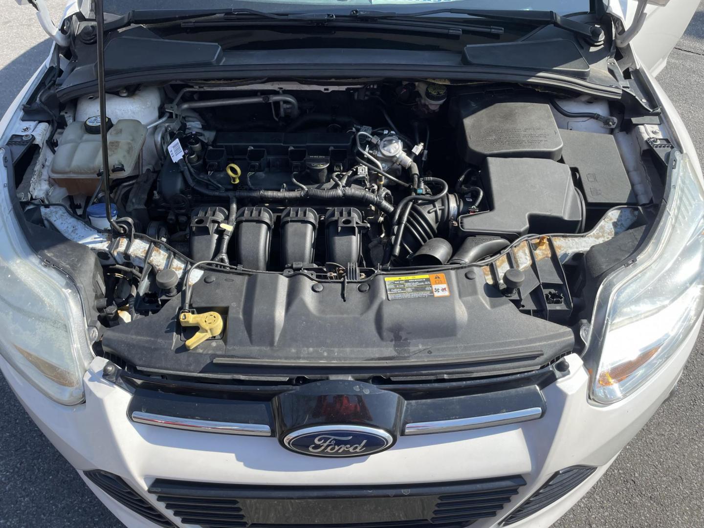 2012 White /black Ford Focus SEL Sedan (1FAHP3H26CL) with an 2.0L L4 DOHC 16V engine, 6-Speed Automatic transmission, located at 101 N. Main Street, Muncy, PA, 17756, (570) 546-5462, 41.207691, -76.785942 - Photo#7