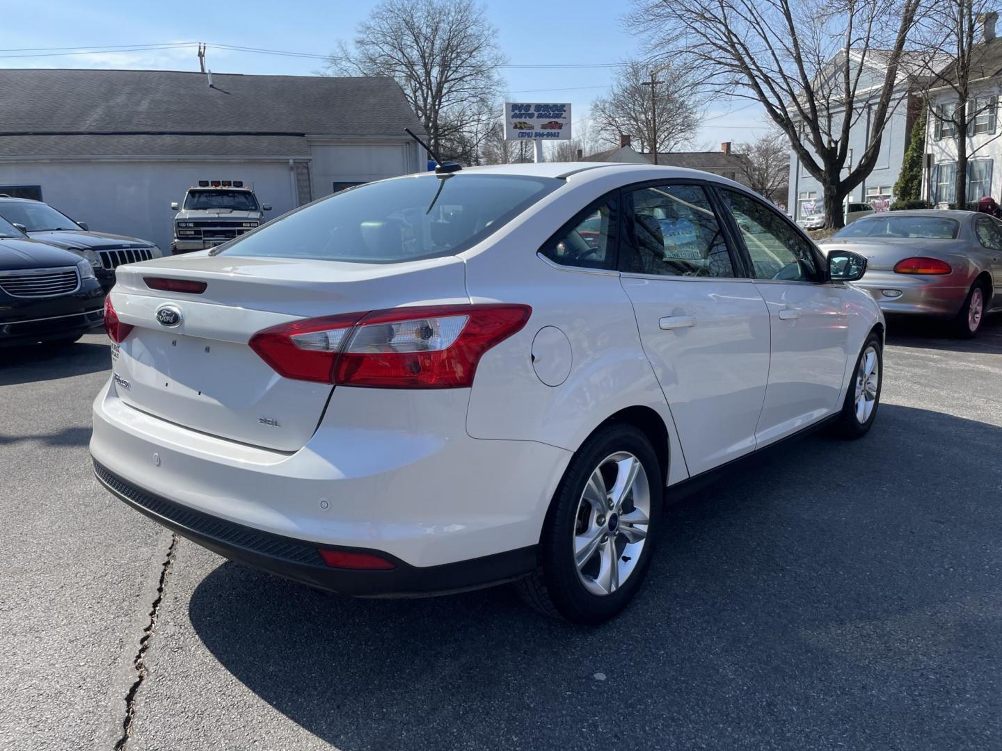 2012 White /black Ford Focus SEL Sedan (1FAHP3H26CL) with an 2.0L L4 DOHC 16V engine, 6-Speed Automatic transmission, located at 101 N. Main Street, Muncy, PA, 17756, (570) 546-5462, 41.207691, -76.785942 - Photo#3