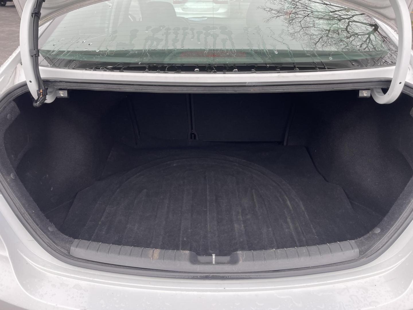 2018 White /black Hyundai Elantra Limited (5NPD84LF8JH) with an 1.8L L4 DOHC 16V engine, 6A transmission, located at 101 N. Main Street, Muncy, PA, 17756, (570) 546-5462, 41.207691, -76.785942 - Photo#6