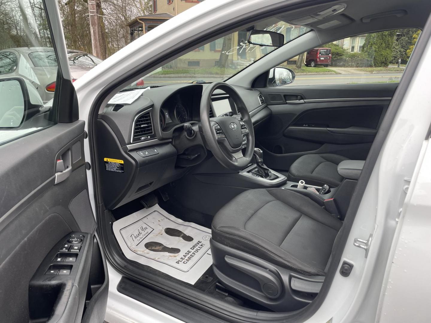 2018 White /black Hyundai Elantra Limited (5NPD84LF8JH) with an 1.8L L4 DOHC 16V engine, 6A transmission, located at 101 N. Main Street, Muncy, PA, 17756, (570) 546-5462, 41.207691, -76.785942 - Photo#4