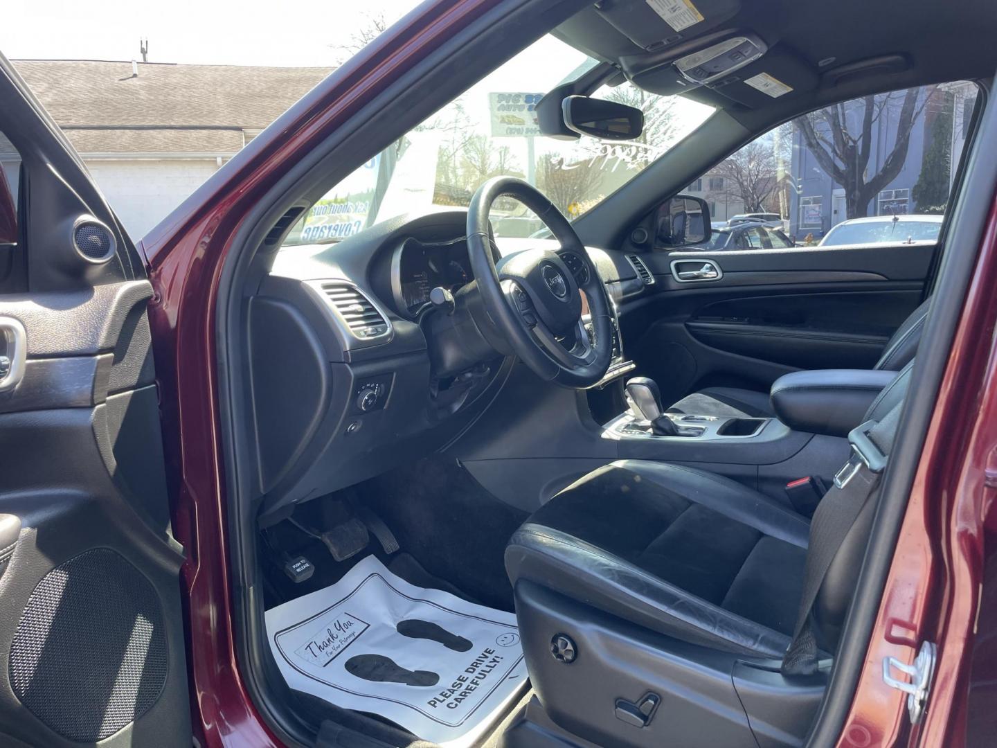 2018 Jeep Grand Cherokee Laredo 4WD (1C4RJFAGXJC) with an 3.6L V6 DOHC 24V engine, 8A transmission, located at 101 N. Main Street, Muncy, PA, 17756, (570) 546-5462, 41.207691, -76.785942 - Photo#7