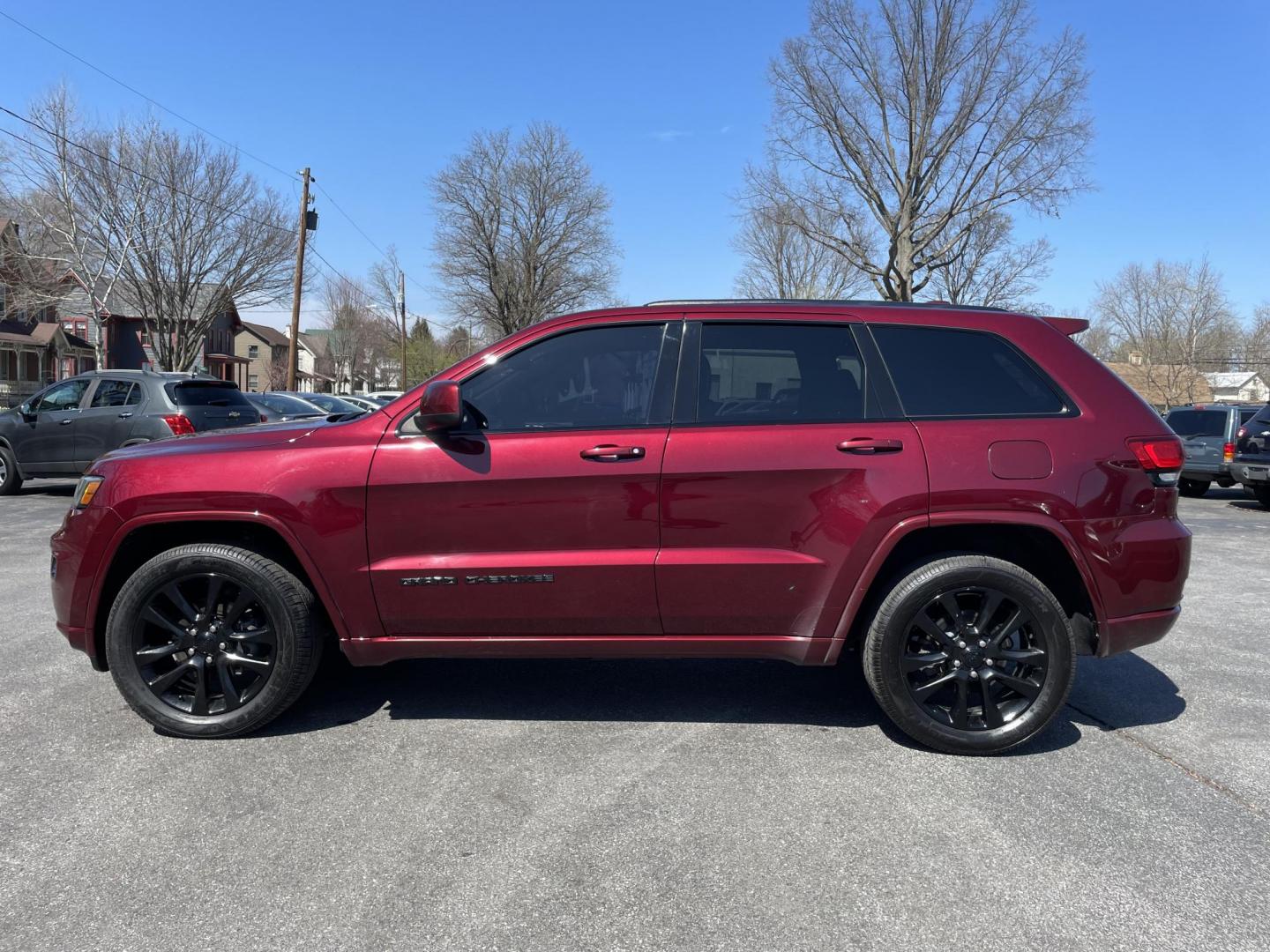 2018 Jeep Grand Cherokee Laredo 4WD (1C4RJFAGXJC) with an 3.6L V6 DOHC 24V engine, 8A transmission, located at 101 N. Main Street, Muncy, PA, 17756, (570) 546-5462, 41.207691, -76.785942 - Photo#2