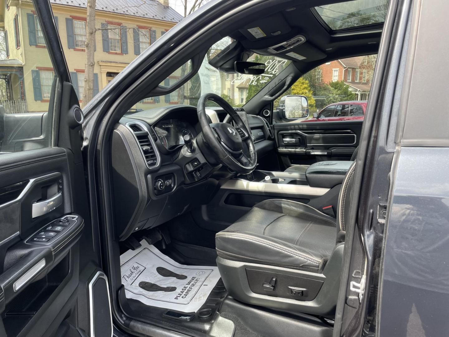 2019 /black RAM 2500 Laramie Crew Cab SWB 4WD (3C6UR5FL3KG) with an 6.7L L6 OHV 24V TURBO DIESEL engine, 6A transmission, located at 101 N. Main Street, Muncy, PA, 17756, (570) 546-5462, 41.207691, -76.785942 - Photo#8