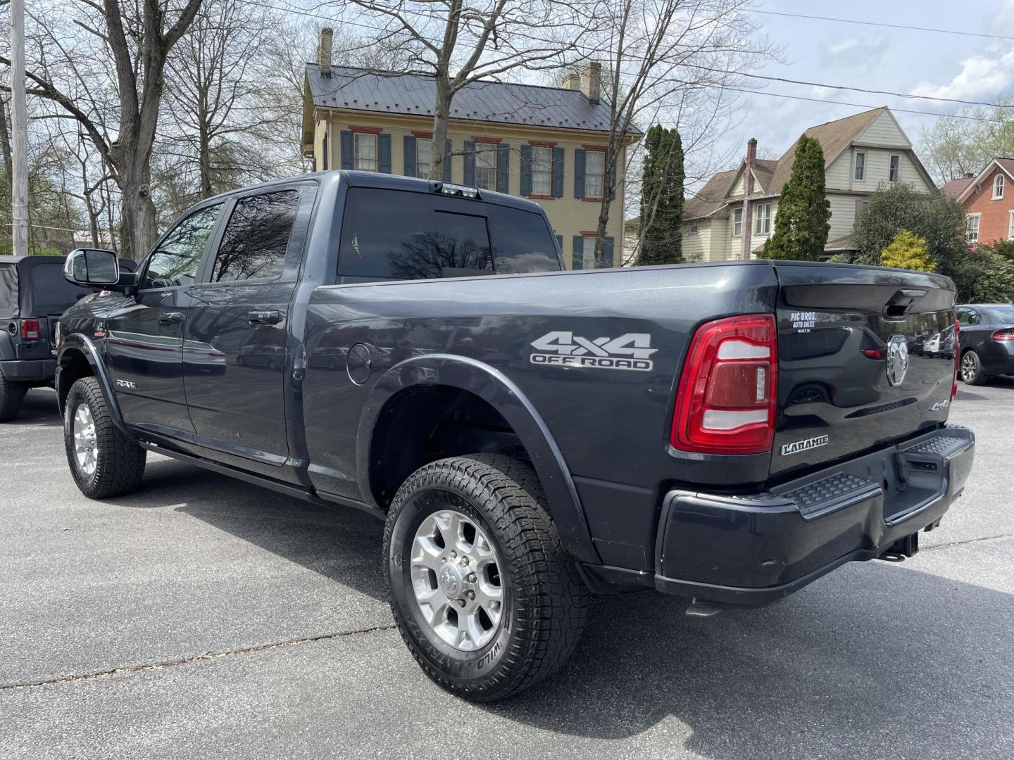 2019 /black RAM 2500 Laramie Crew Cab SWB 4WD (3C6UR5FL3KG) with an 6.7L L6 OHV 24V TURBO DIESEL engine, 6A transmission, located at 101 N. Main Street, Muncy, PA, 17756, (570) 546-5462, 41.207691, -76.785942 - Photo#3