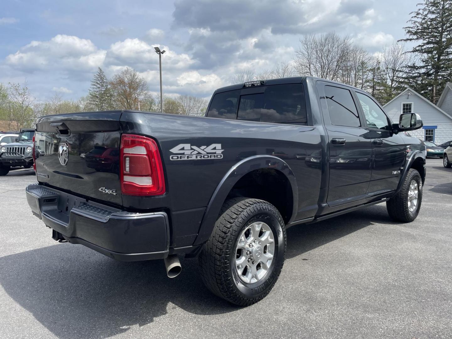 2019 /black RAM 2500 Laramie Crew Cab SWB 4WD (3C6UR5FL3KG) with an 6.7L L6 OHV 24V TURBO DIESEL engine, 6A transmission, located at 101 N. Main Street, Muncy, PA, 17756, (570) 546-5462, 41.207691, -76.785942 - Photo#2