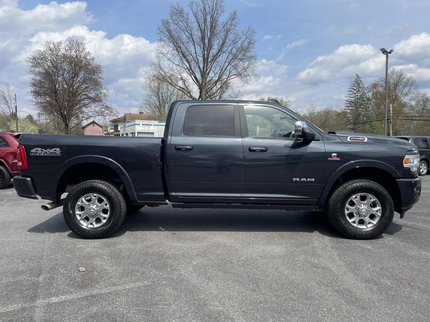 2019 /black RAM 2500 Laramie Crew Cab SWB 4WD (3C6UR5FL3KG) with an 6.7L L6 OHV 24V TURBO DIESEL engine, 6A transmission, located at 101 N. Main Street, Muncy, PA, 17756, (570) 546-5462, 41.207691, -76.785942 - Photo#5