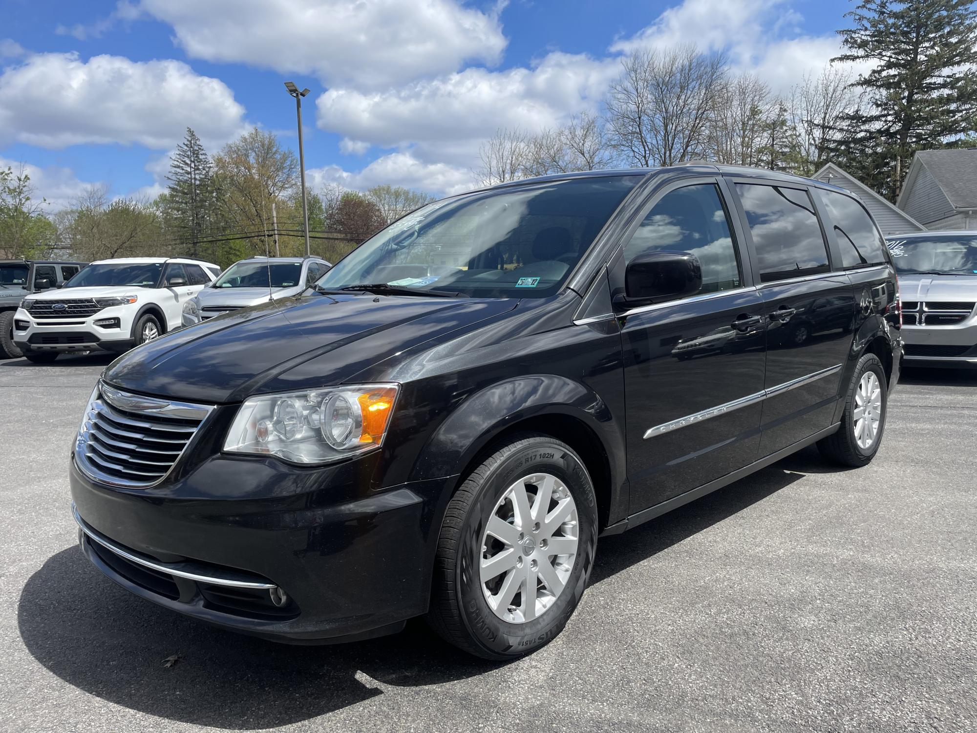 photo of 2014 Chrysler Town & Country Touring