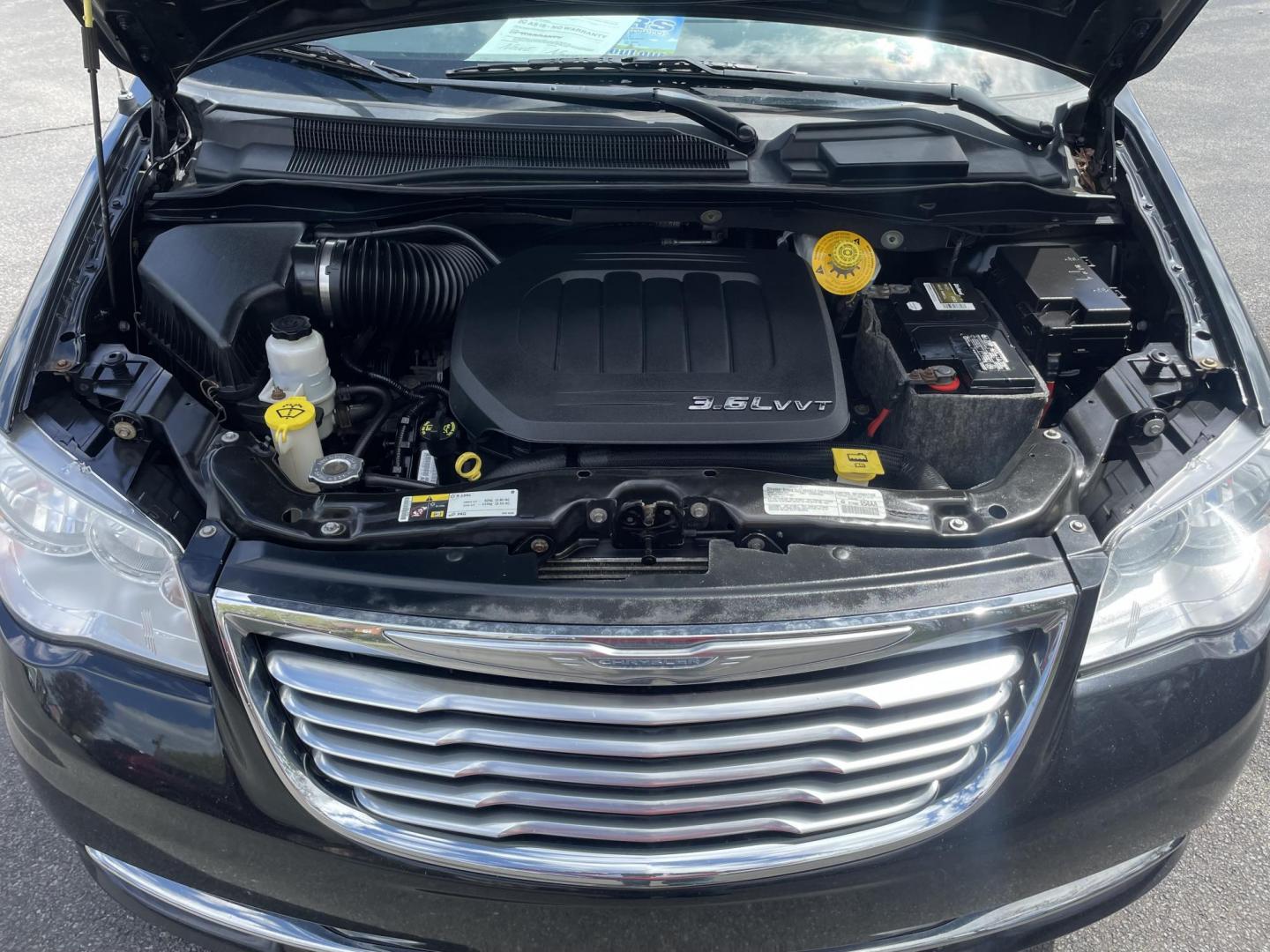 2014 /black Chrysler Town & Country Touring (2C4RC1BG0ER) with an 3.6L V6 DOHC 24V engine, 6-Speed Automatic transmission, located at 101 N. Main Street, Muncy, PA, 17756, (570) 546-5462, 41.207691, -76.785942 - Photo#9