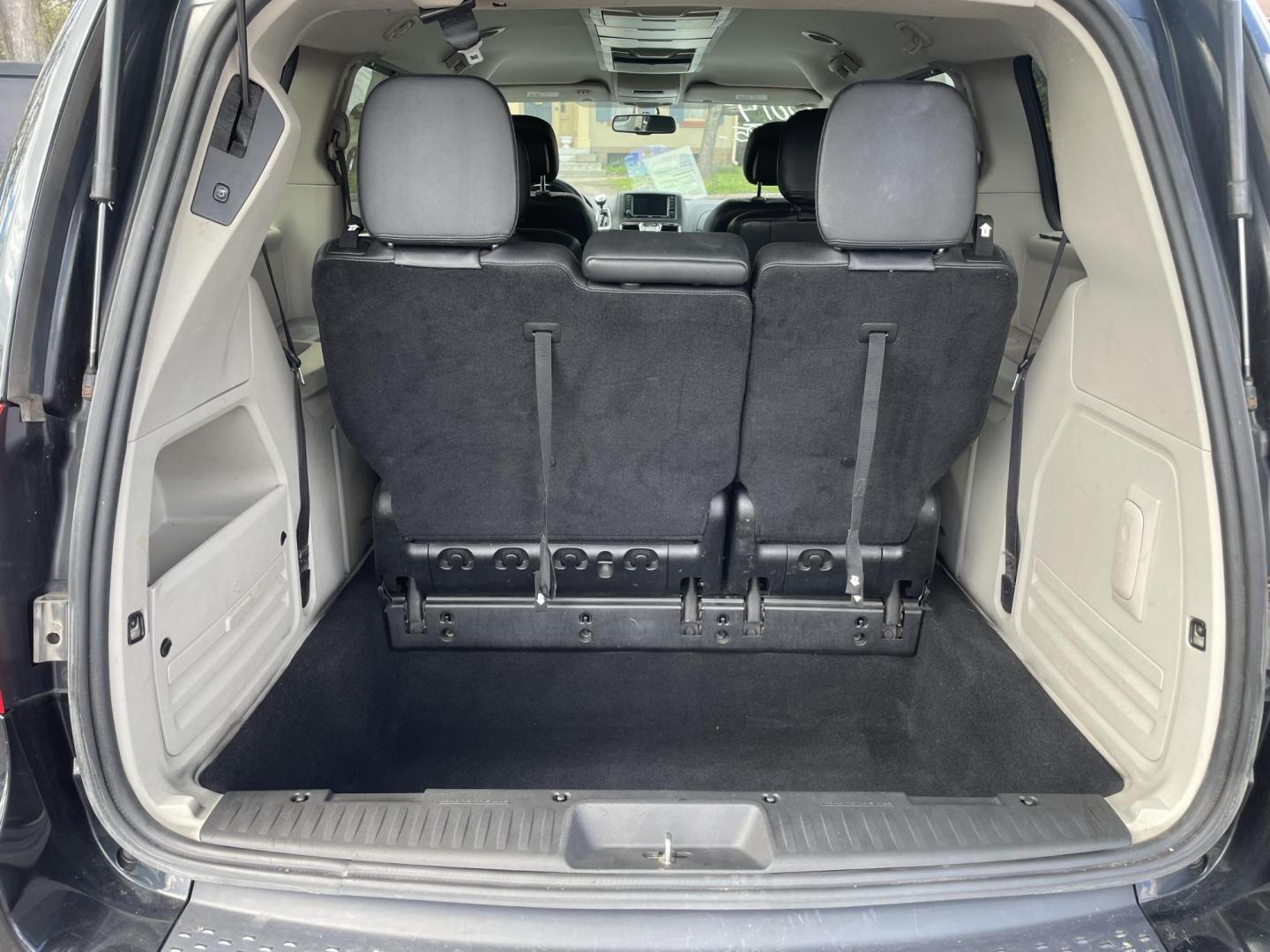 2014 /black Chrysler Town & Country Touring (2C4RC1BG0ER) with an 3.6L V6 DOHC 24V engine, 6-Speed Automatic transmission, located at 101 N. Main Street, Muncy, PA, 17756, (570) 546-5462, 41.207691, -76.785942 - Photo#8