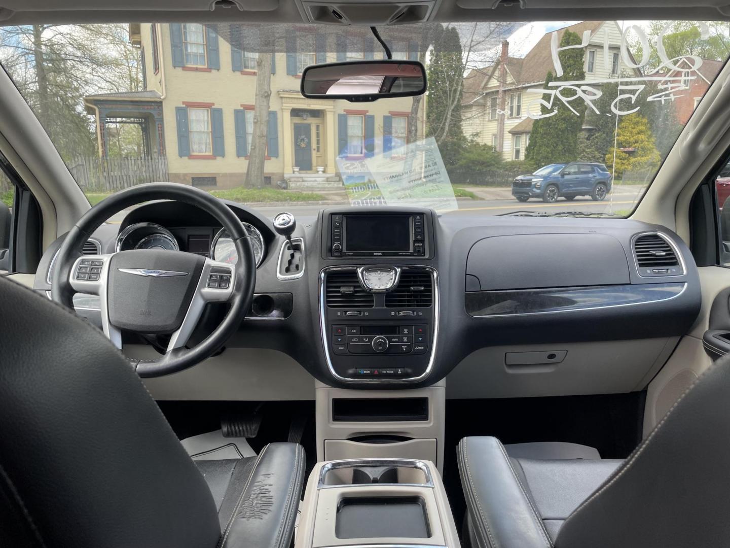 2014 /black Chrysler Town & Country Touring (2C4RC1BG0ER) with an 3.6L V6 DOHC 24V engine, 6-Speed Automatic transmission, located at 101 N. Main Street, Muncy, PA, 17756, (570) 546-5462, 41.207691, -76.785942 - Photo#4