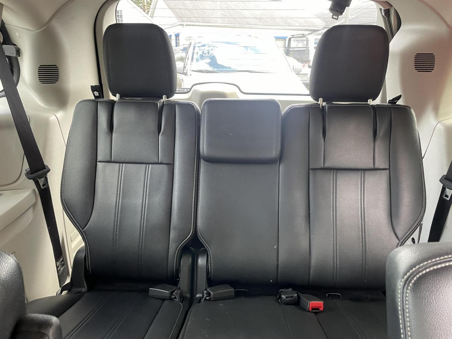 2014 /black Chrysler Town & Country Touring (2C4RC1BG0ER) with an 3.6L V6 DOHC 24V engine, 6-Speed Automatic transmission, located at 101 N. Main Street, Muncy, PA, 17756, (570) 546-5462, 41.207691, -76.785942 - Photo#7